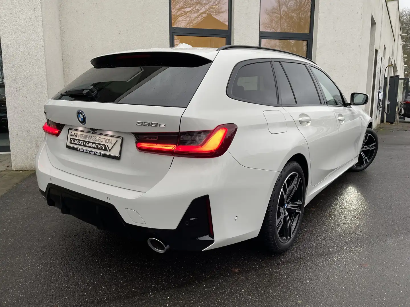 BMW 330 e xDrive M Sport || Pano AHK DrivingAssProf Weiß - 2