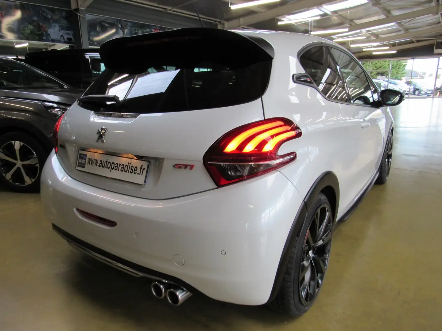 Peugeot 208 GTI BY PEUGEOT SPORT Weiß - 2