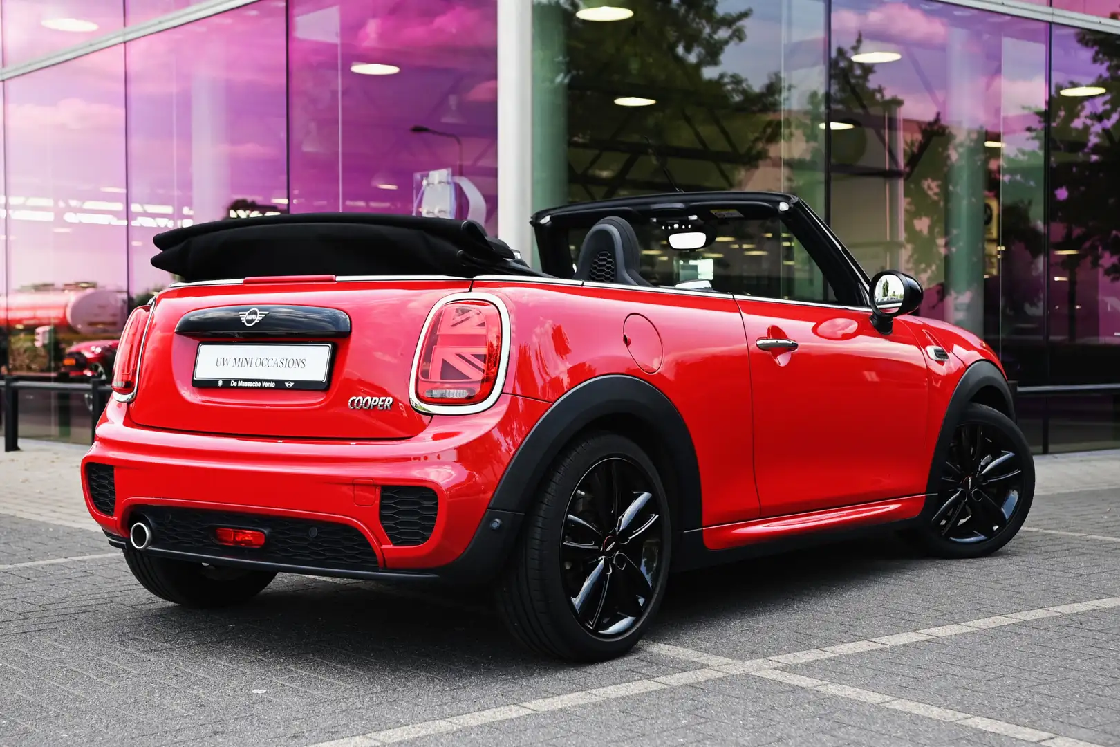MINI John Cooper Works Cabrio JCW Automaat / Achteruitrijcamera / Comfort Access Rood - 2