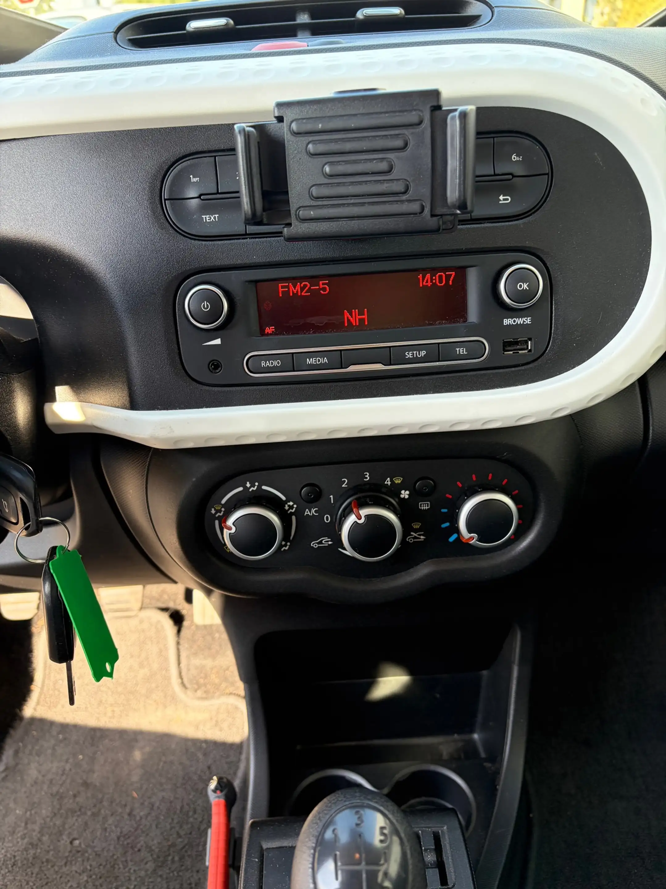 Renault Twingo 1.0 SCe Collection — photo 9