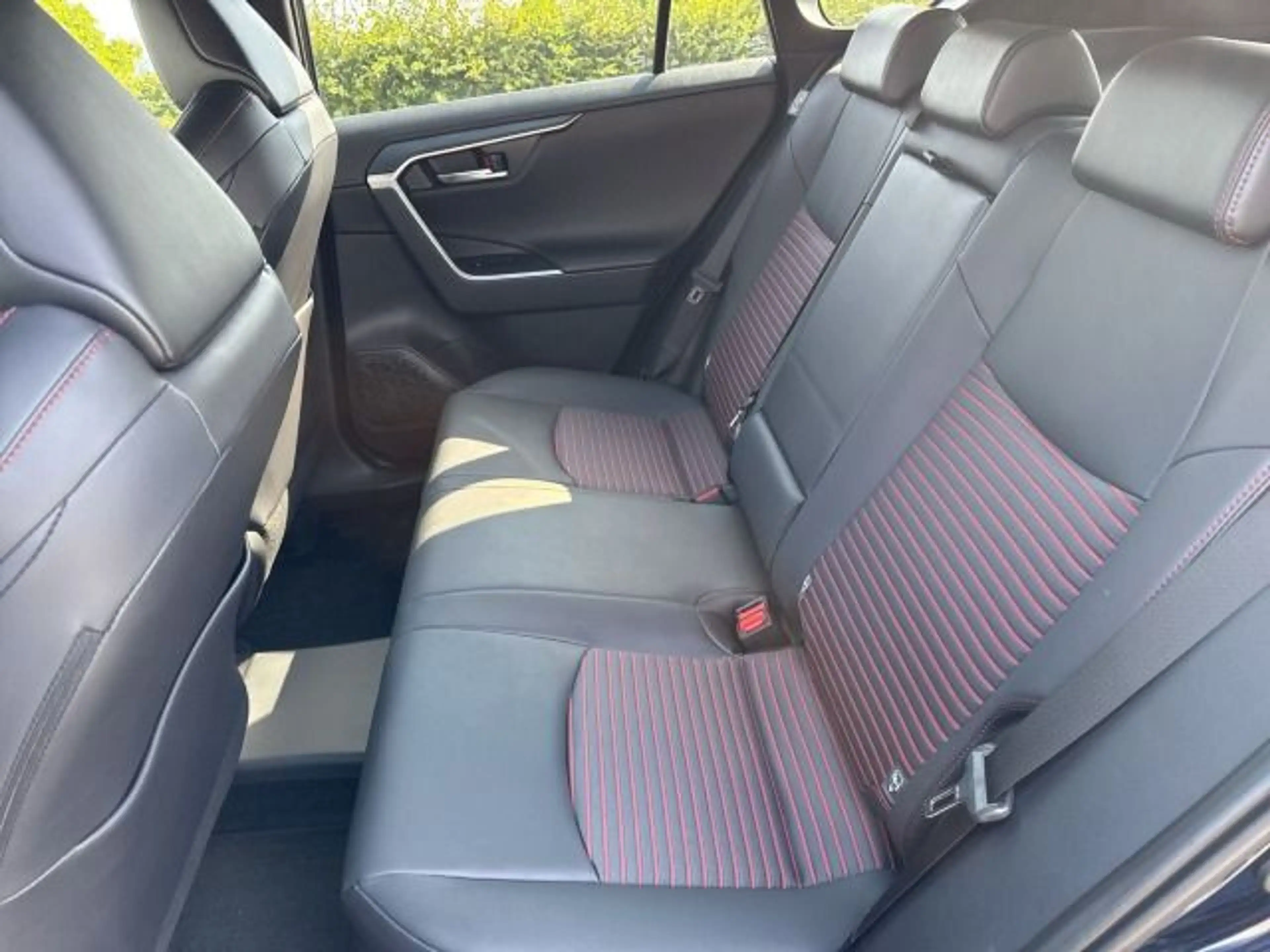 Suzuki Across 2.5 Plug-In Hybrid Comfort+ E-Four — photo 13