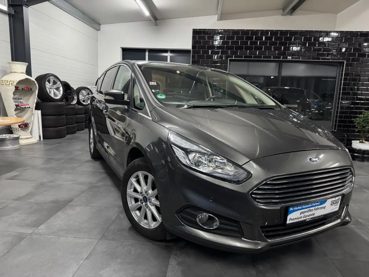 Ford S-Max S-MAX Titanium 7-Sitzer Gris - 1