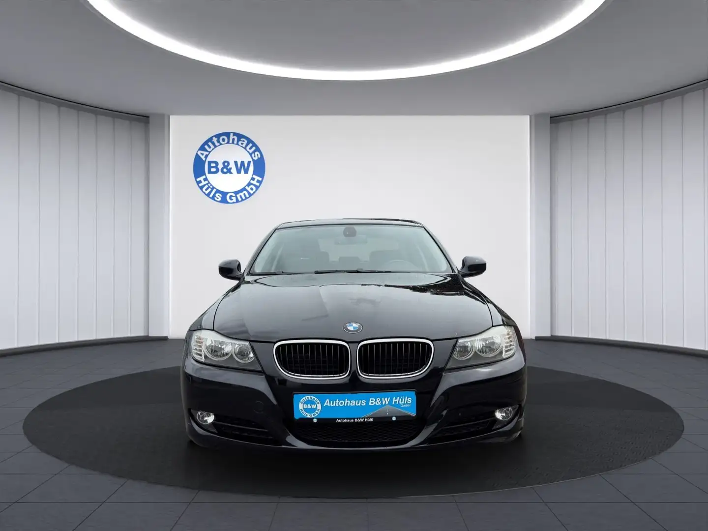 BMW 318 i Limousine GSD*PDC*SHZ*TEMP*KLIMA*MFL*ALU Schwarz - 2