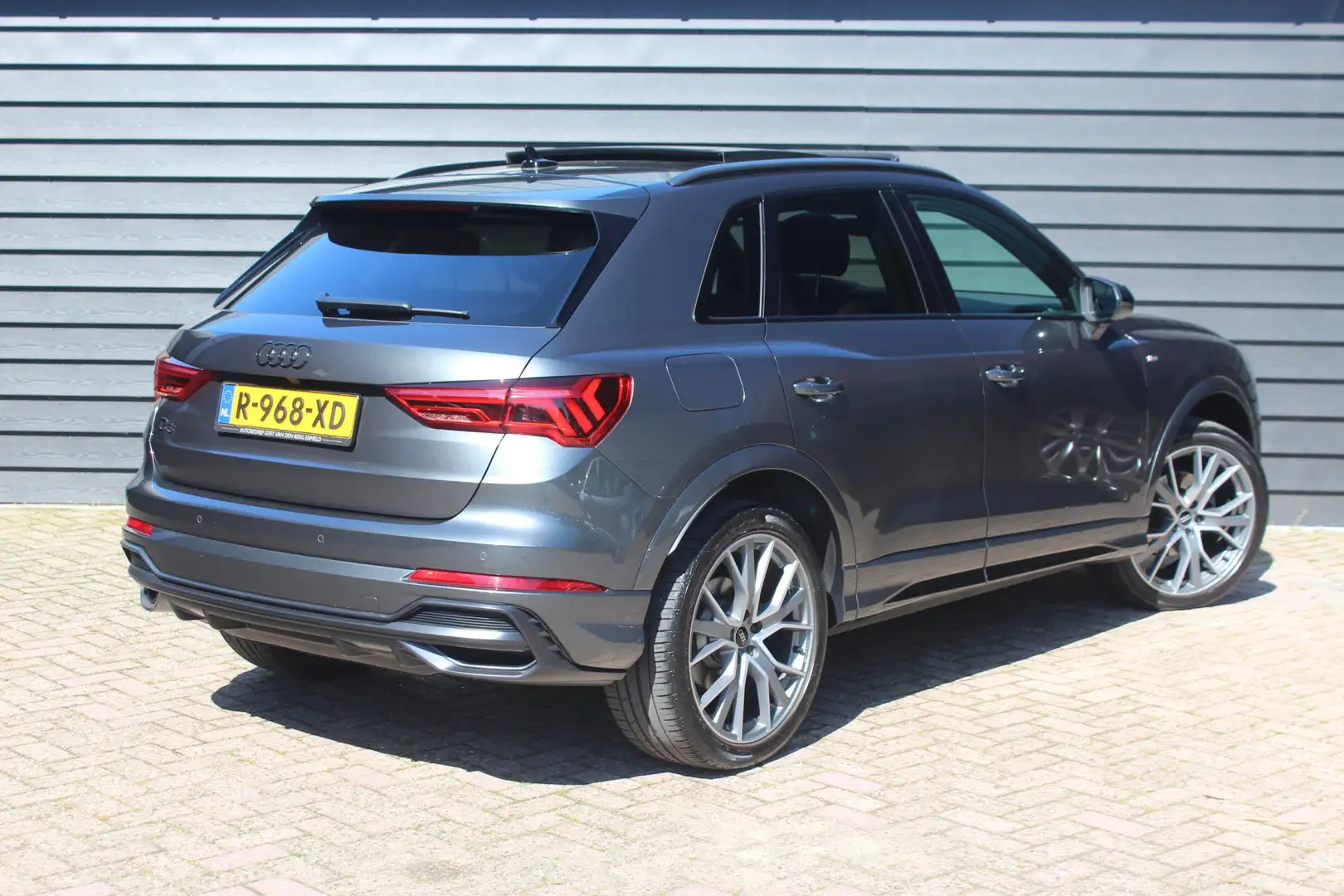 Audi Q3 35 TFSI S edition - PANODAK - BLACK OPTIC - TREKHA Gris - 2