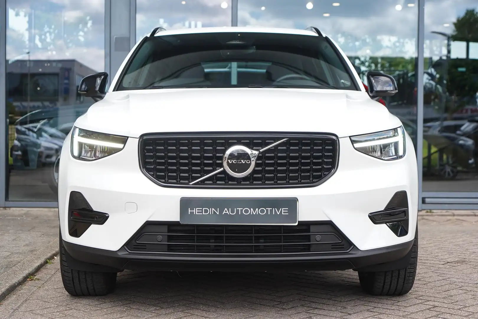 Volvo XC40 2.0 B4 Plus Dark | 2.000 kg trekgewicht! |  Trekha Wit - 2
