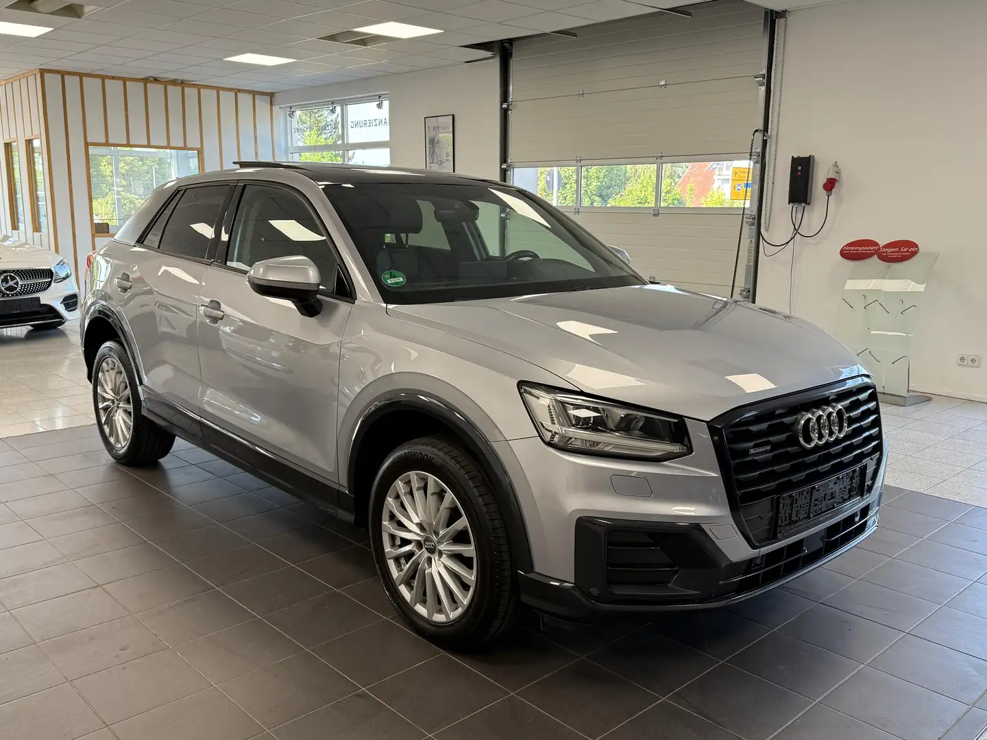 Audi Q2 Q2 quattro Design/S TRONIC/Navi/Licht&Optik Pak. Grau - 2