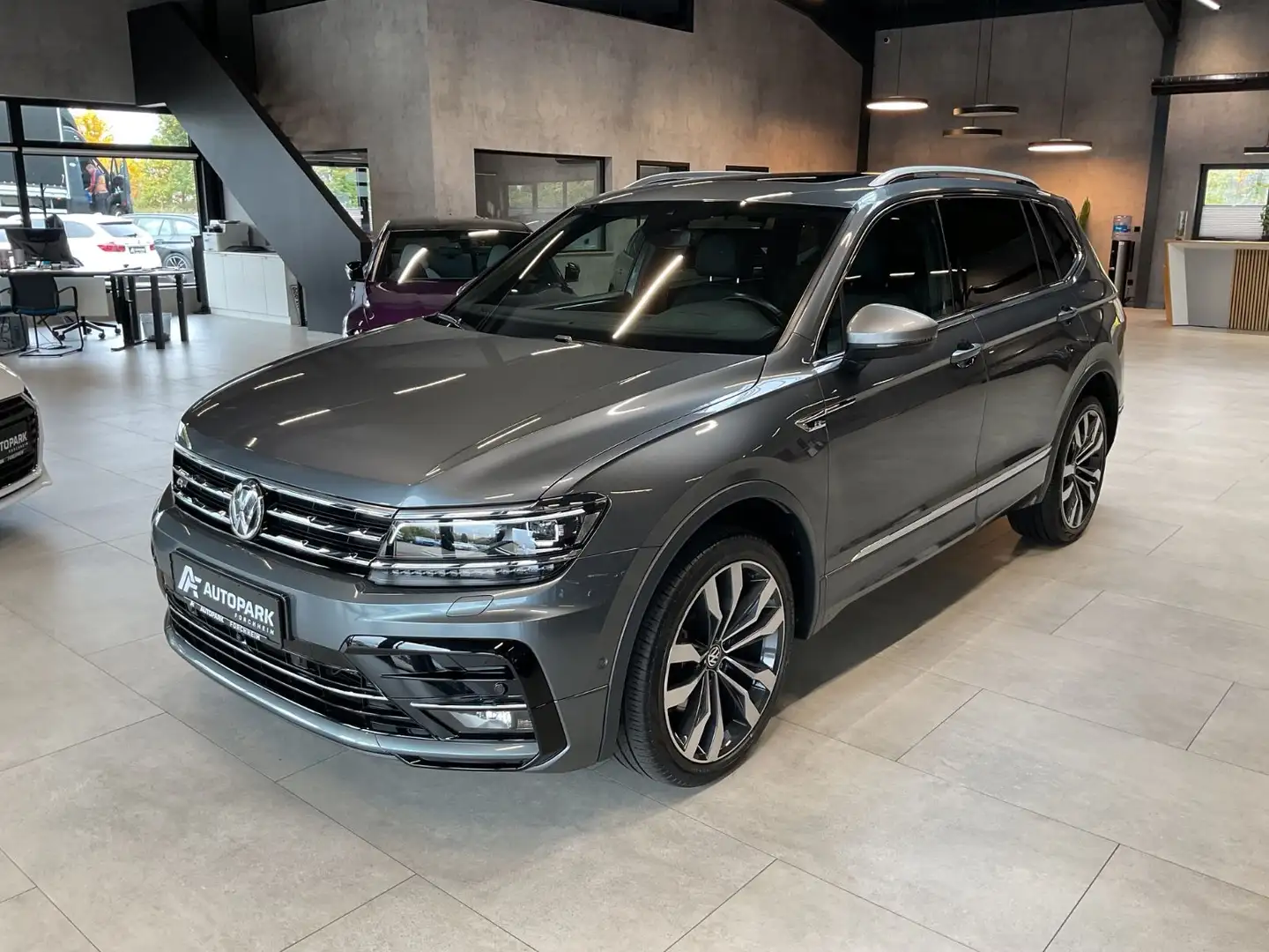 Volkswagen Tiguan Allspace R-Line 4M AHK HuD Pano Standh. Grau - 1
