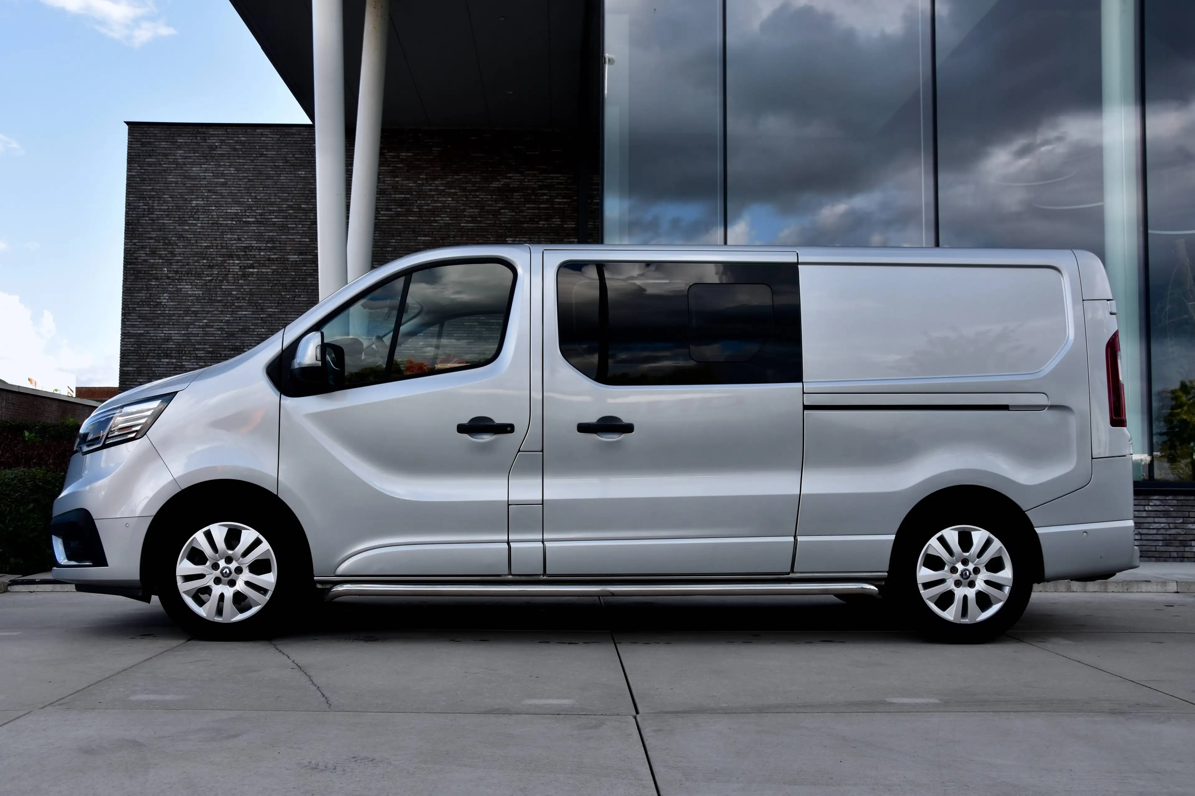 Renault Trafic **DUBBELE CABINE** 170PK ** LICHTE VRACHT ** DUBBELE SCHUIFDEUR ** — photo 4