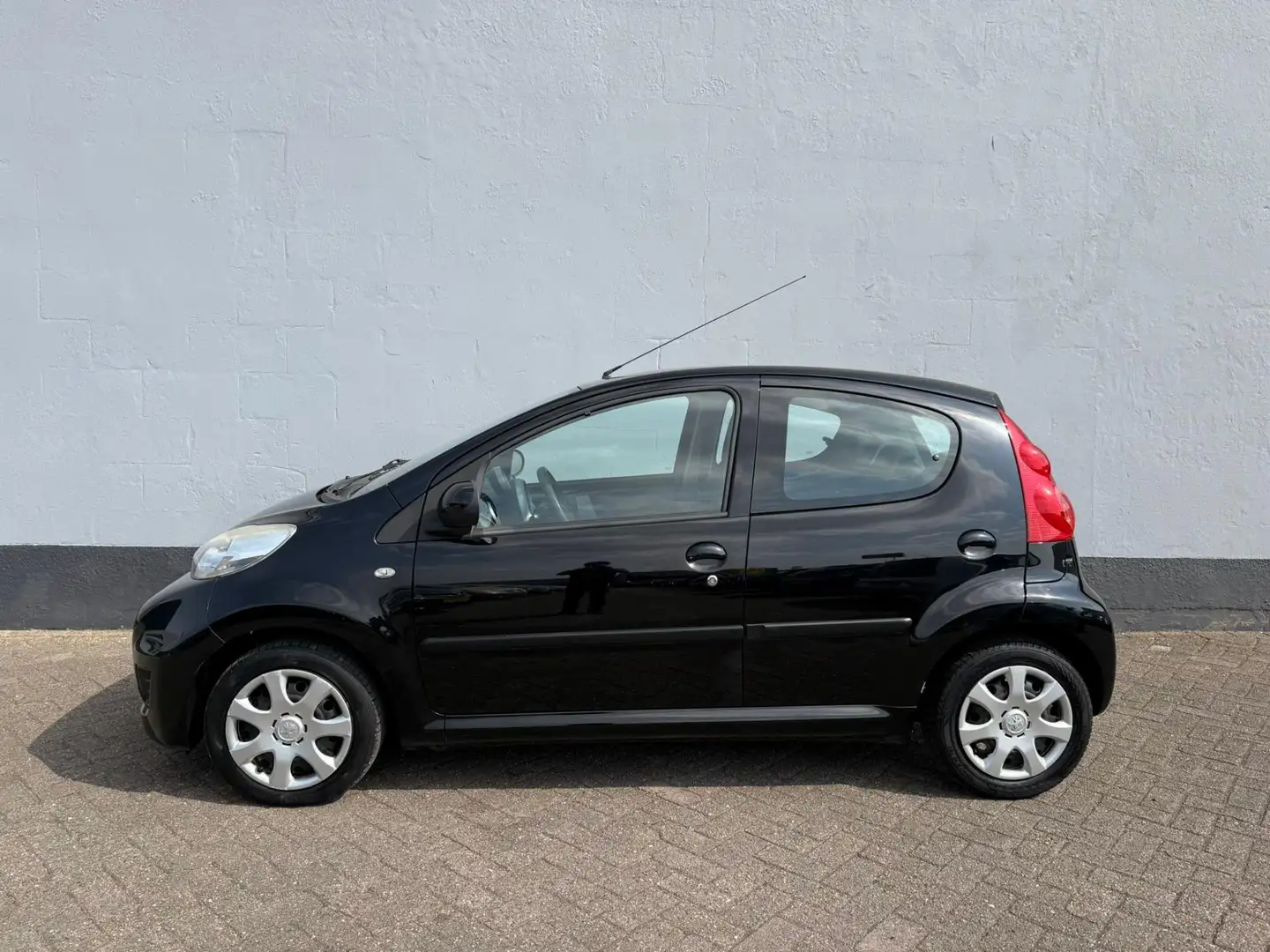 Peugeot 107 1.0-12V XS 5-Deurs - Airco Zwart - 2