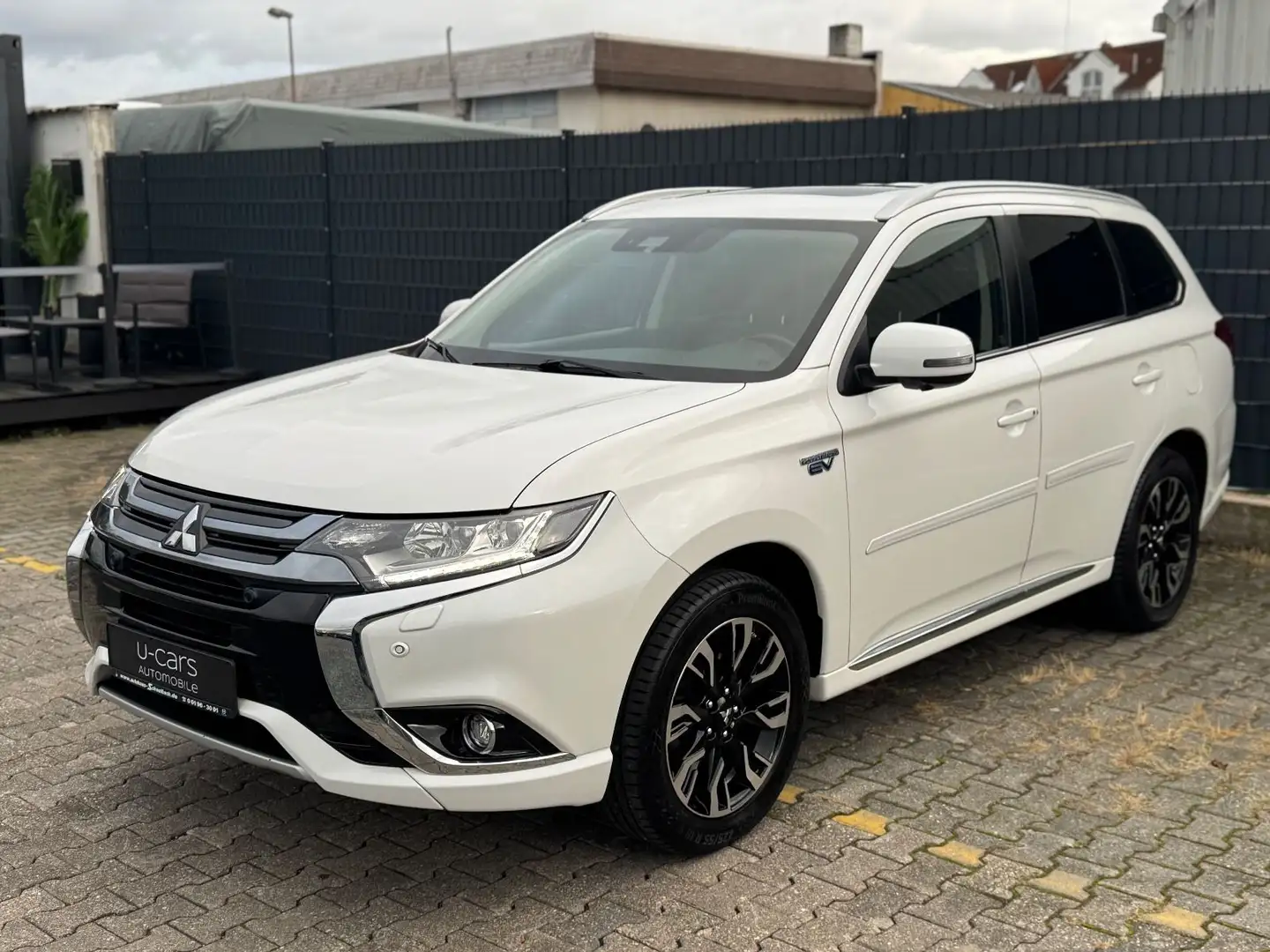 Mitsubishi Outlander PHEV Top 4WD (SHZLÜF/NAVI/SCHIEB/L Weiß - 1