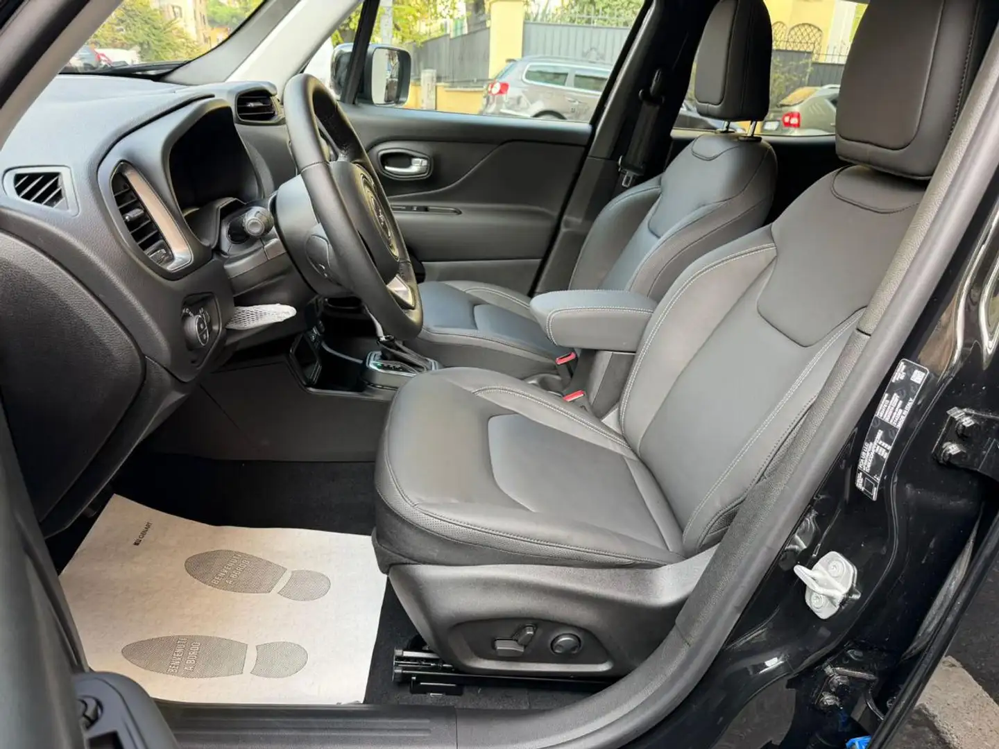 Jeep Renegade S-Edition-1.5l-T4-e-Hybrid-48V-Pelle-Led-Lega19 Nero - 2