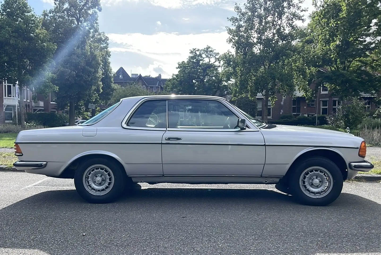 Mercedes-Benz 230 w123 230c 1977 c123 oldtimer zeer goede staat Argent - 1