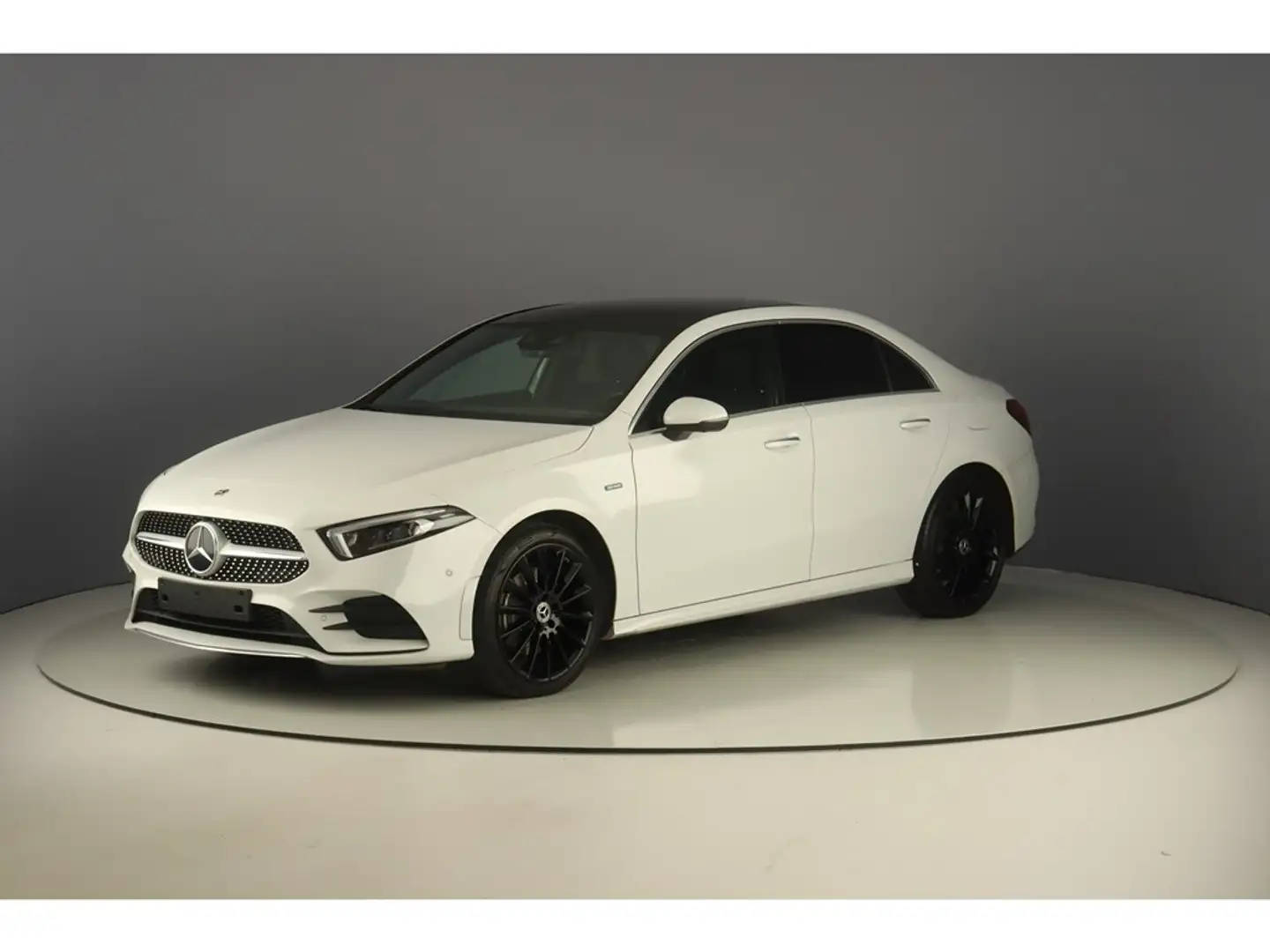 Mercedes-Benz A 250 e 218pk AMG Line Pack Premium Wit - 1