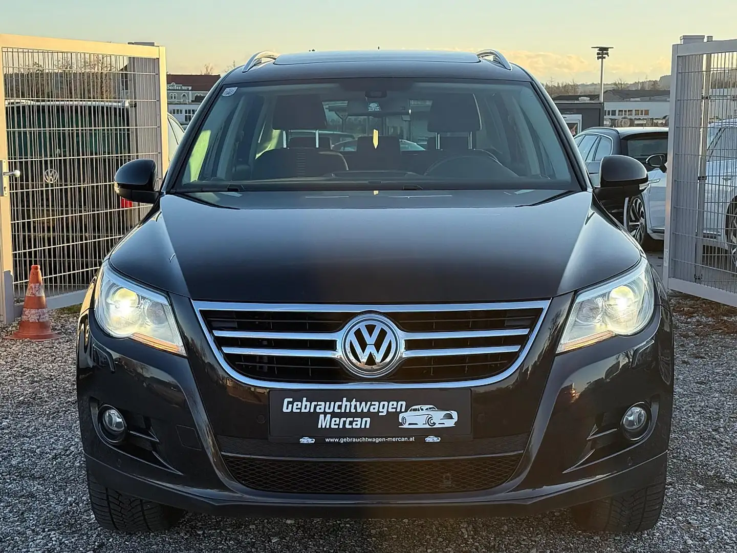 Volkswagen Tiguan 2,0 TDI 4Motion Sky DPF DSG Schwarz - 2