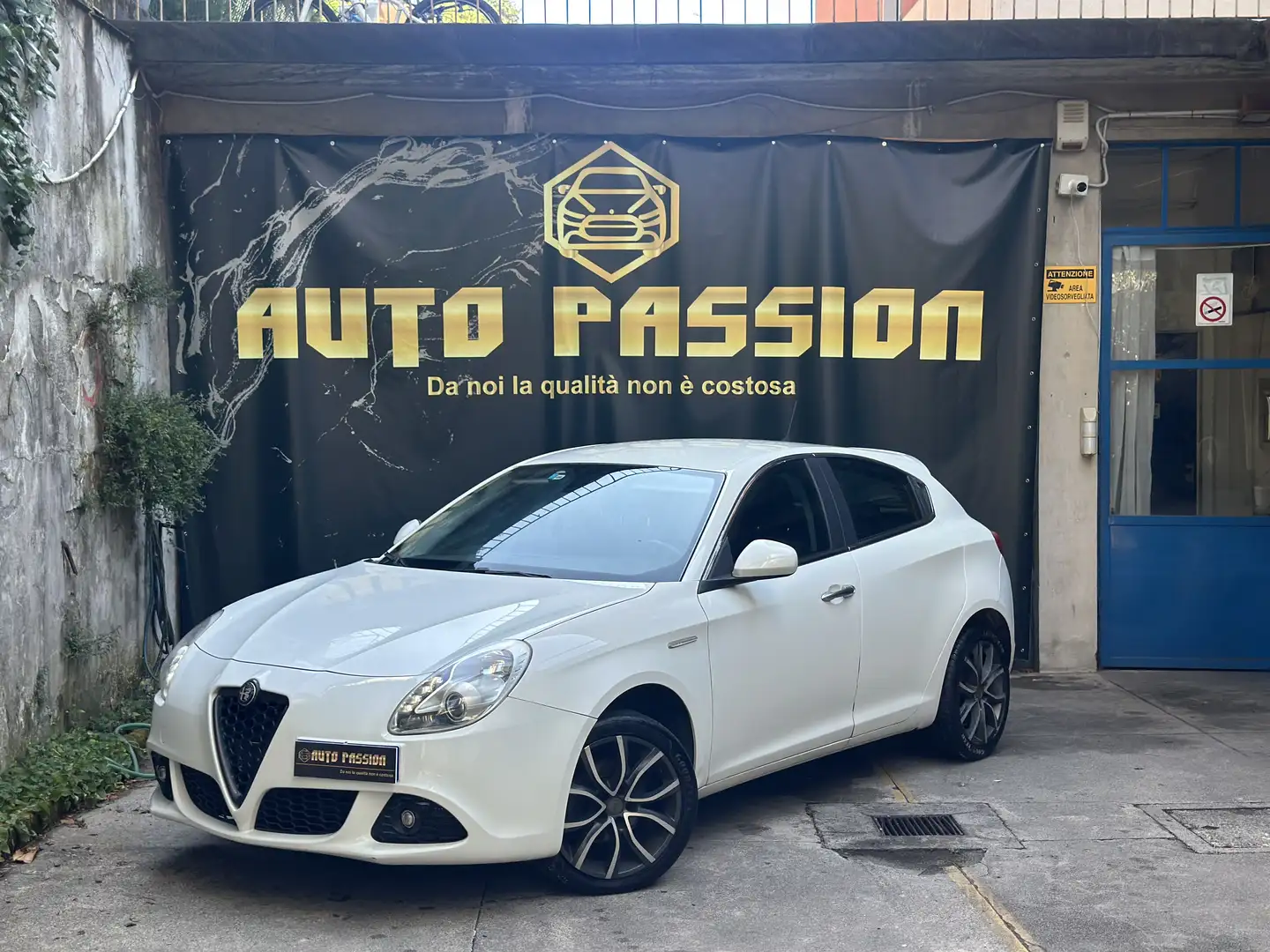 Alfa Romeo Giulietta 1.4 120 CV OK NEOPATENTATI EURO 5 Bianco - 1