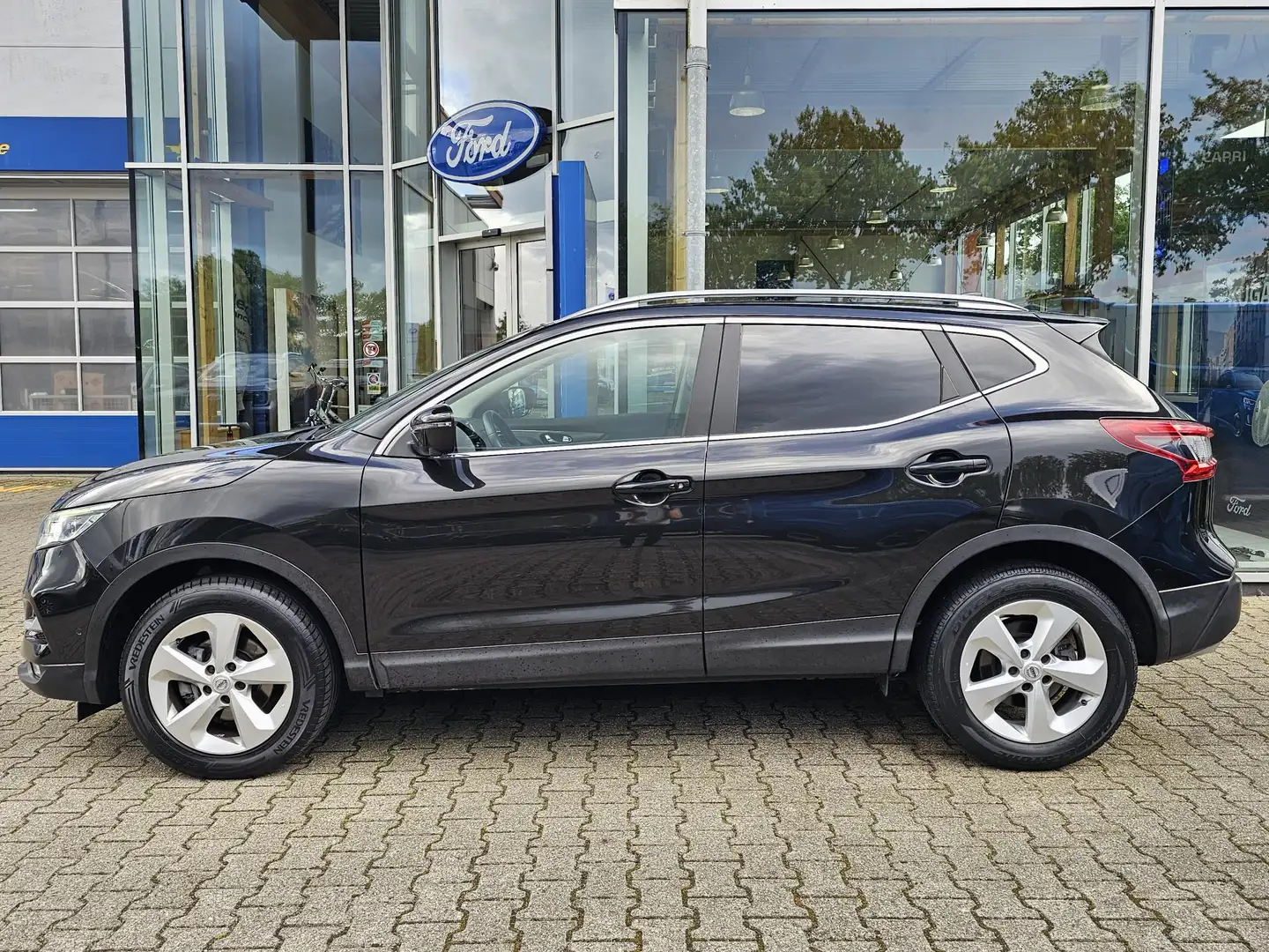 Nissan Qashqai 1.2 Business Edition 115 pk Automaat | Led verlich Noir - 2