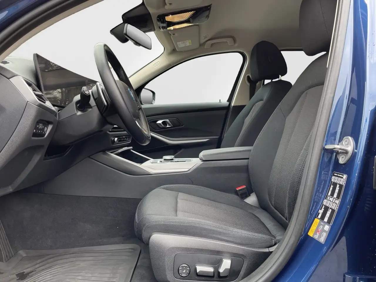 BMW 330 e Touring ParkAss+/ DrivAss Prof./ HUD/ SAG/ Memor 11