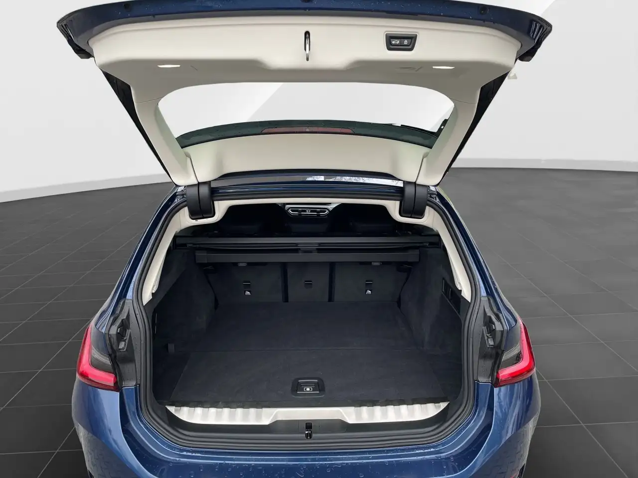 BMW 330 e Touring ParkAss+/ DrivAss Prof./ HUD/ SAG/ Memor 14