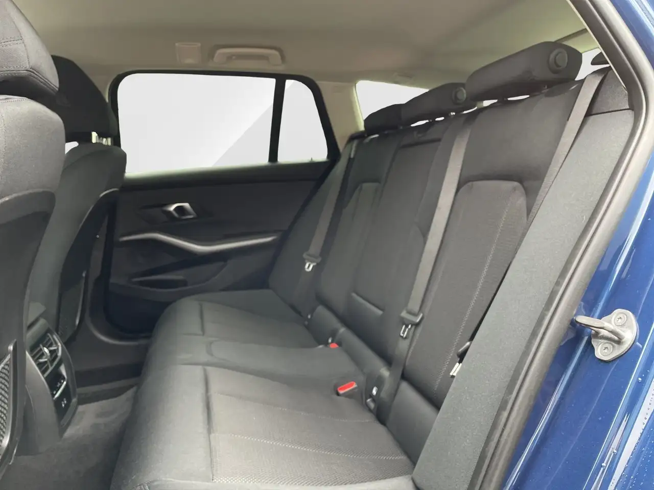 BMW 330 e Touring ParkAss+/ DrivAss Prof./ HUD/ SAG/ Memor 13