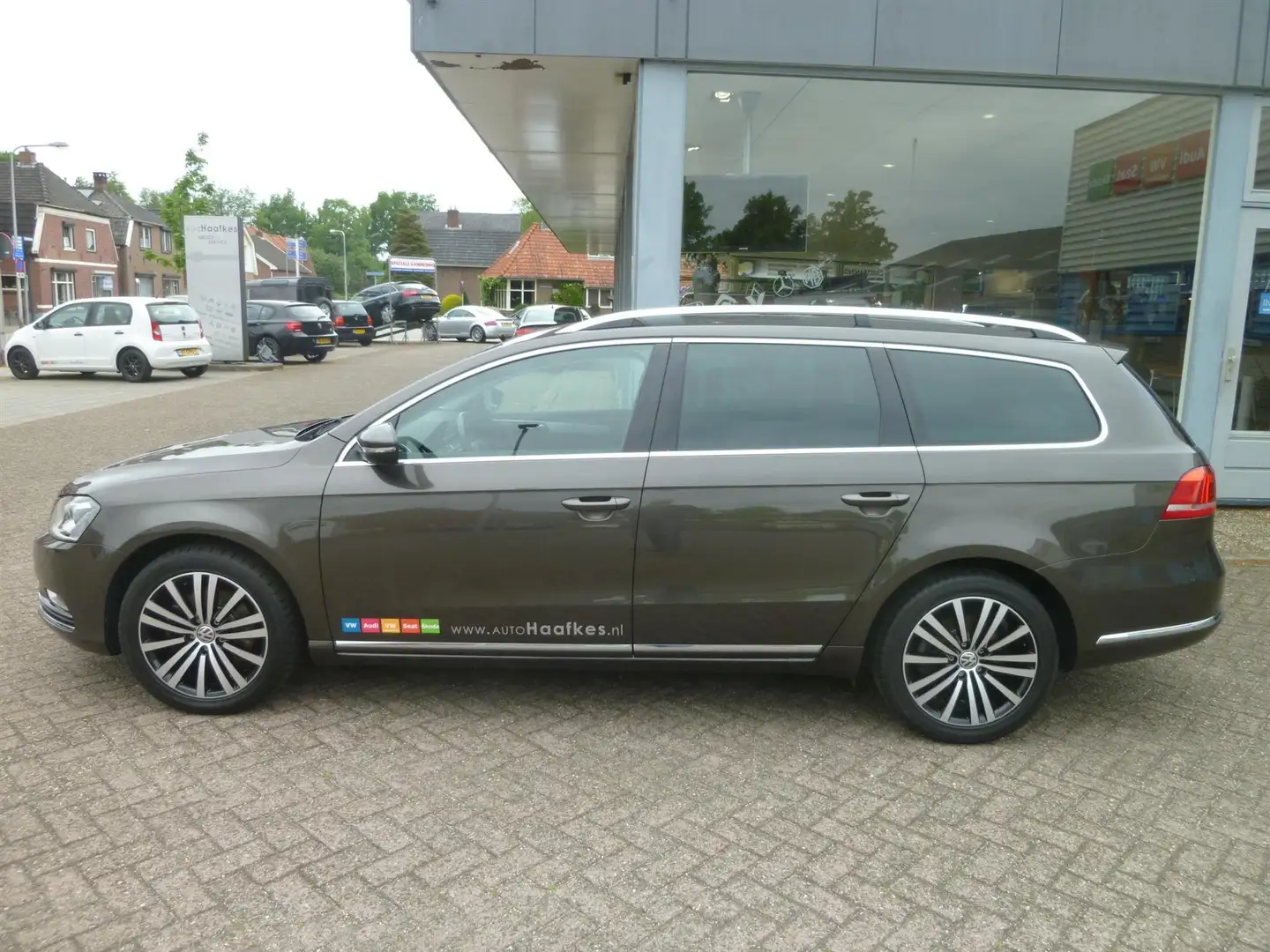 Volkswagen Passat Variant 1.4 TSI Highline BlueMotion Bruin - 1