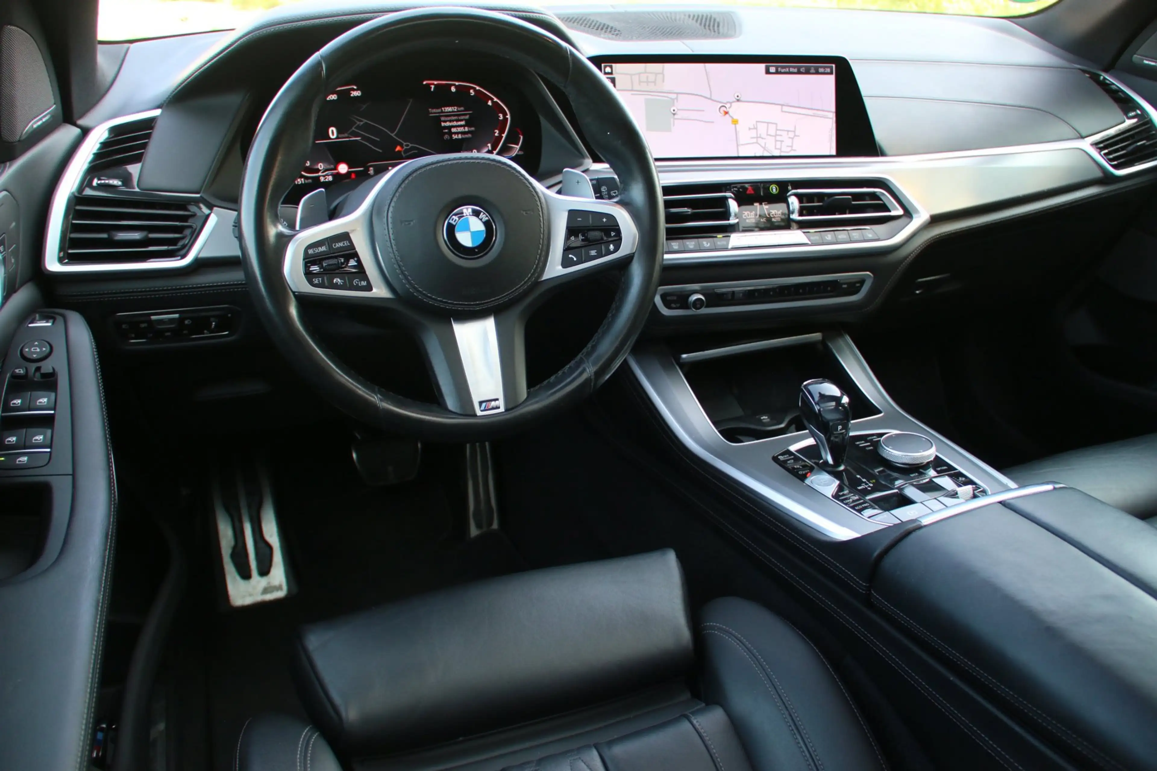 BMW X5 XDrive40i High Executive 7p. DEALER OND. PANO-DAK! — photo 9