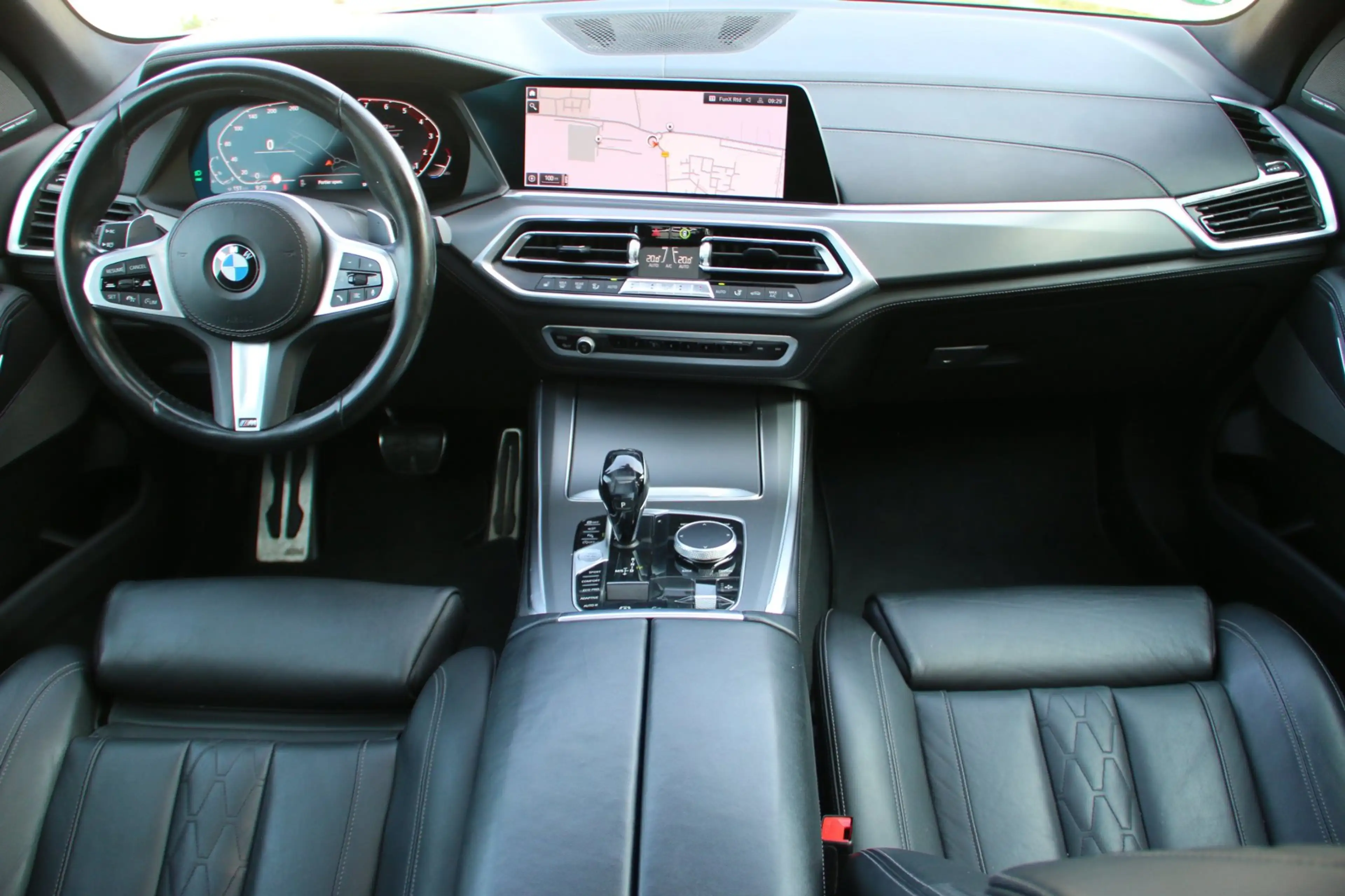 BMW X5 XDrive40i High Executive 7p. DEALER OND. PANO-DAK! — photo 10