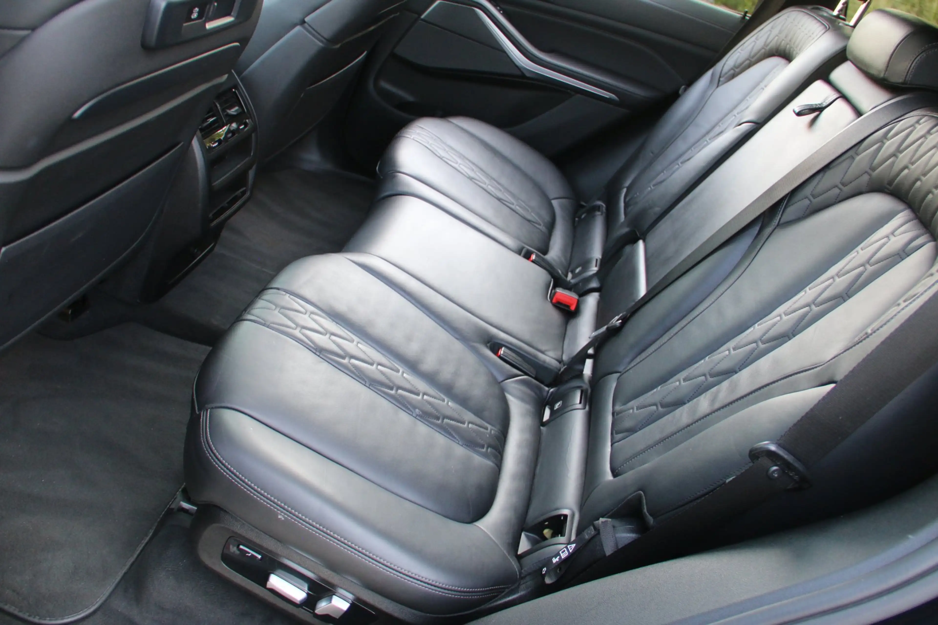 BMW X5 XDrive40i High Executive 7p. DEALER OND. PANO-DAK! — photo 23