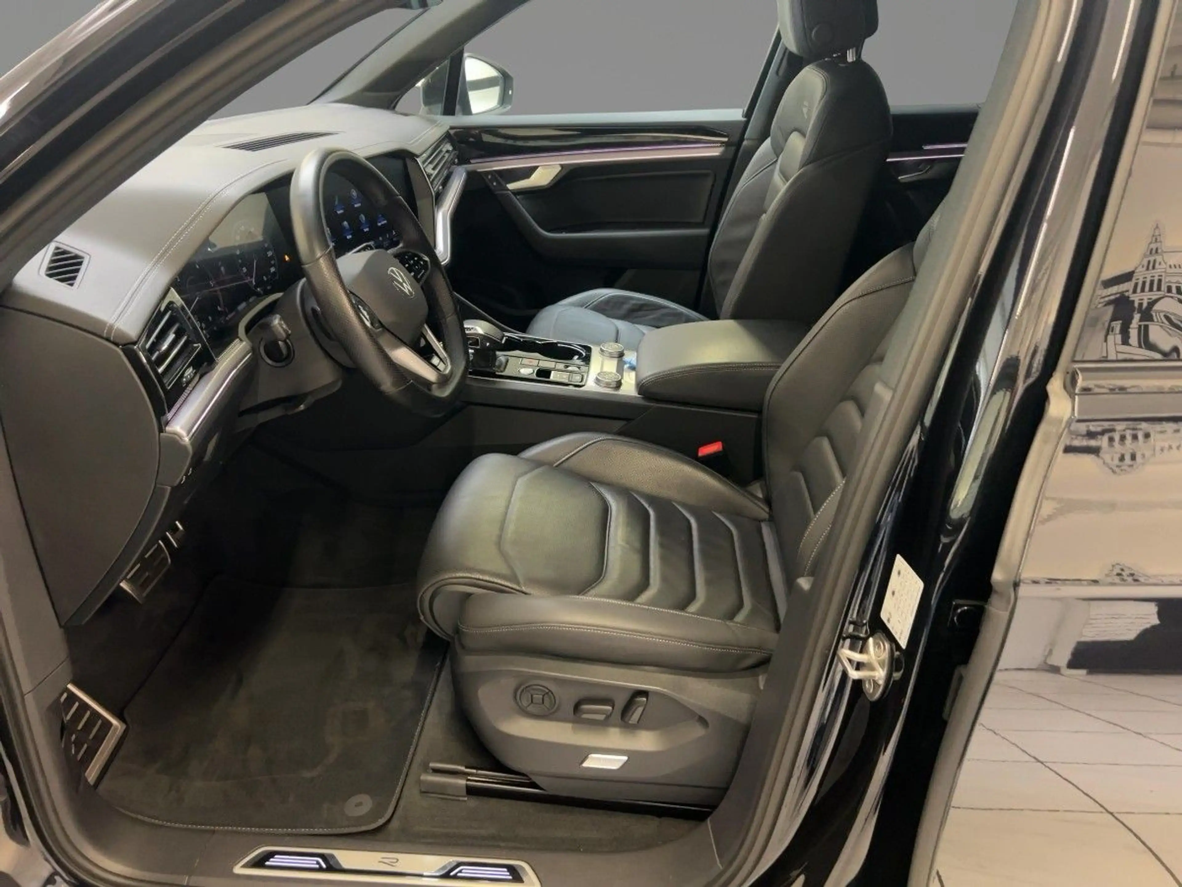 Volkswagen Touareg 3.0 V6 TDI R-Line AHK Allradlenkung Matr — photo 9