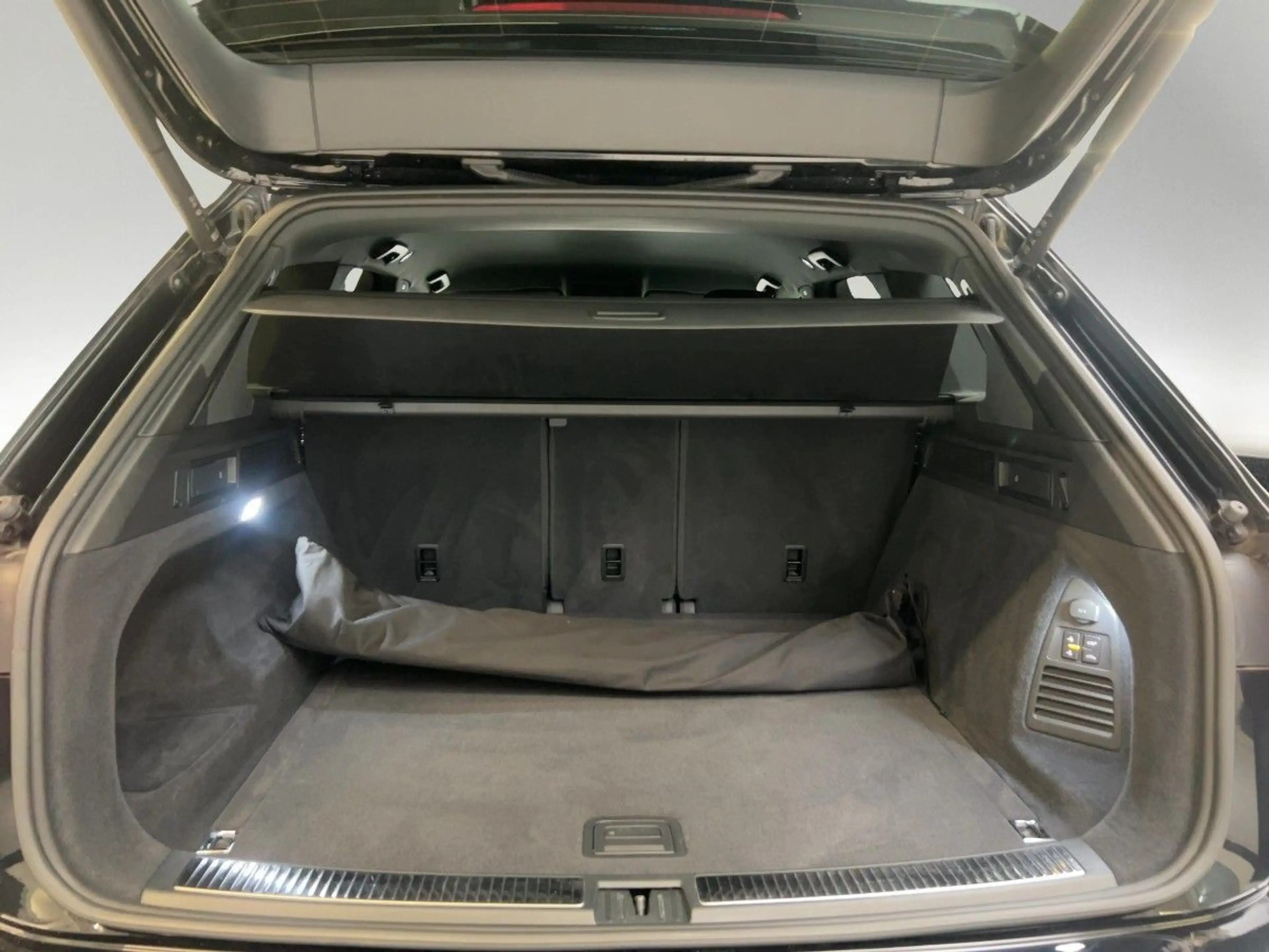 Volkswagen Touareg 3.0 V6 TDI R-Line AHK Allradlenkung Matr — photo 8