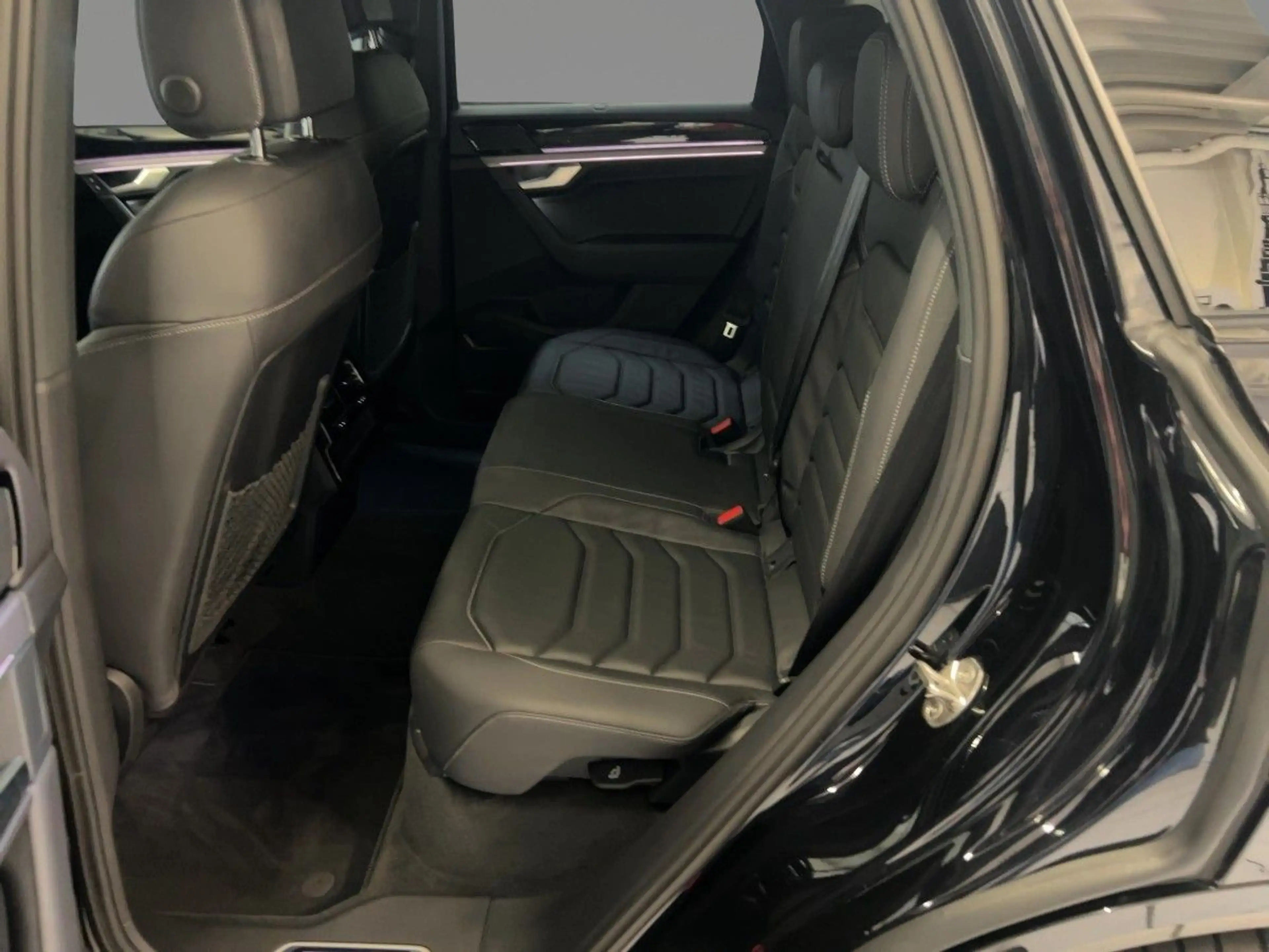Volkswagen Touareg 3.0 V6 TDI R-Line AHK Allradlenkung Matr — photo 10