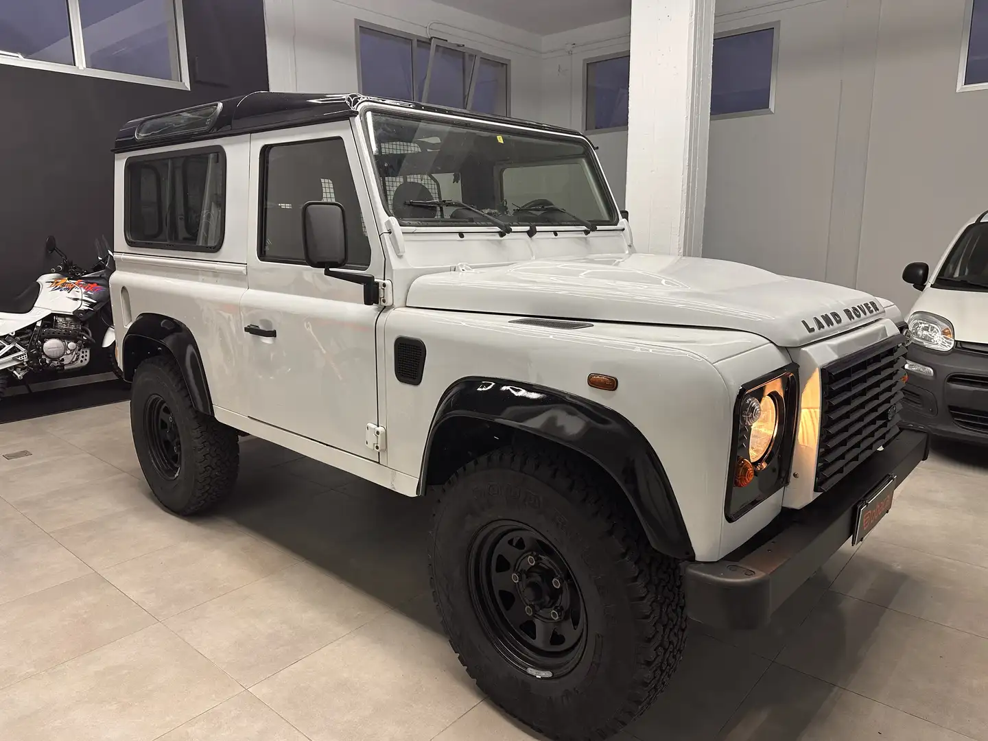 Land Rover Defender 110 2.2 td Hard Top 90 diesel IVA ESPOSTA 1 propri Bianco - 2