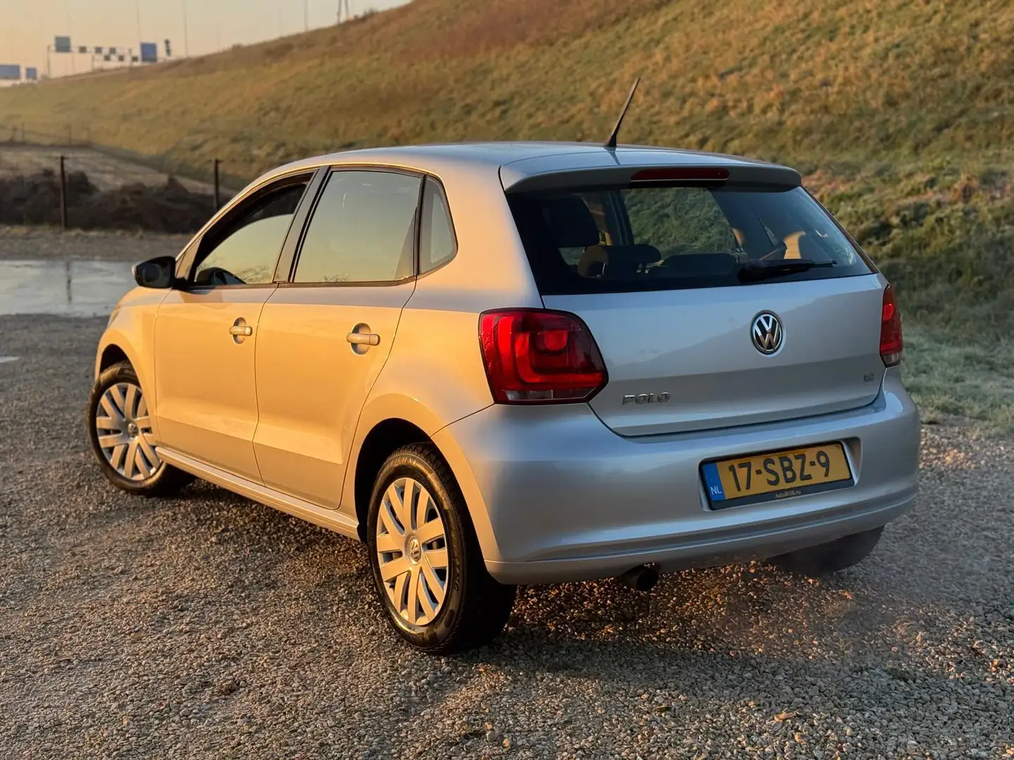 Volkswagen Polo 1.4-16V Comfortline|Airco|NAP| Grijs - 2