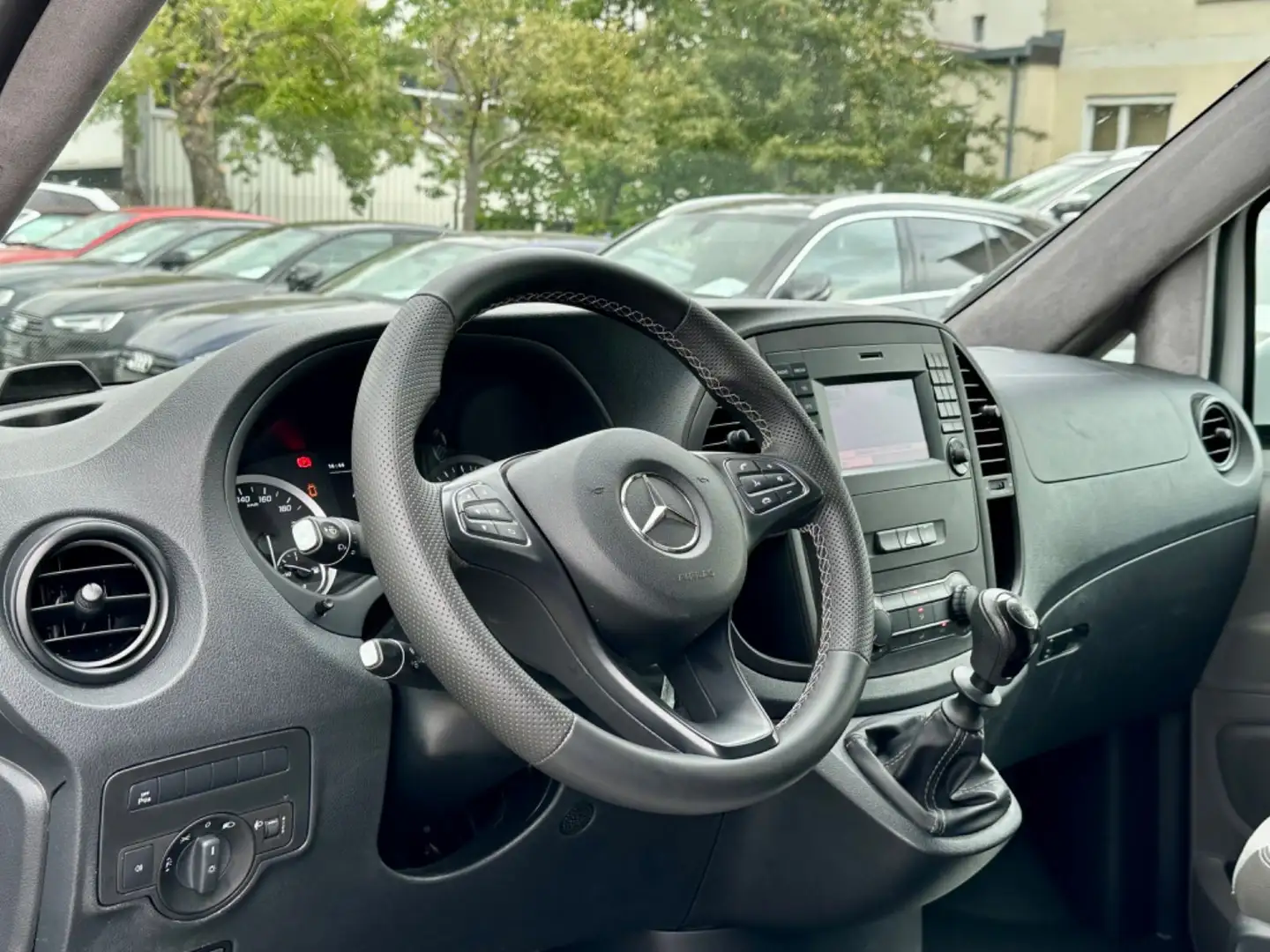 Mercedes-Benz Vito 110 CDI lang /Wohnmobil//Bett/Dusche/Küche/ Wit - 2
