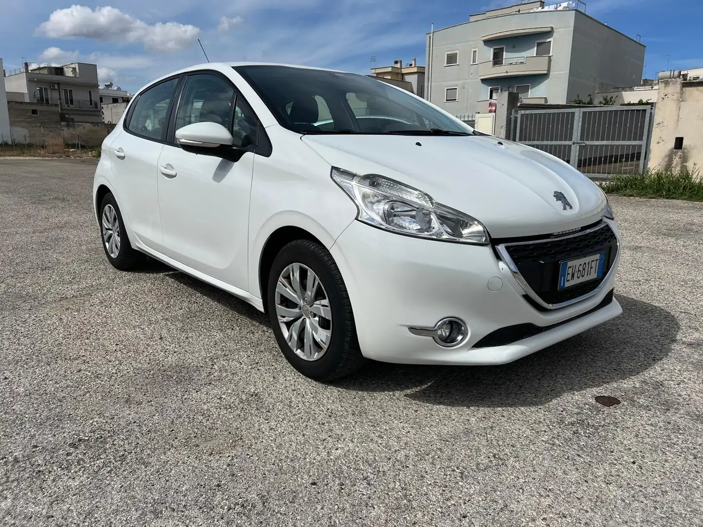 Peugeot 208 208 5p 1.4 hdi 8v Business Blanco - 2