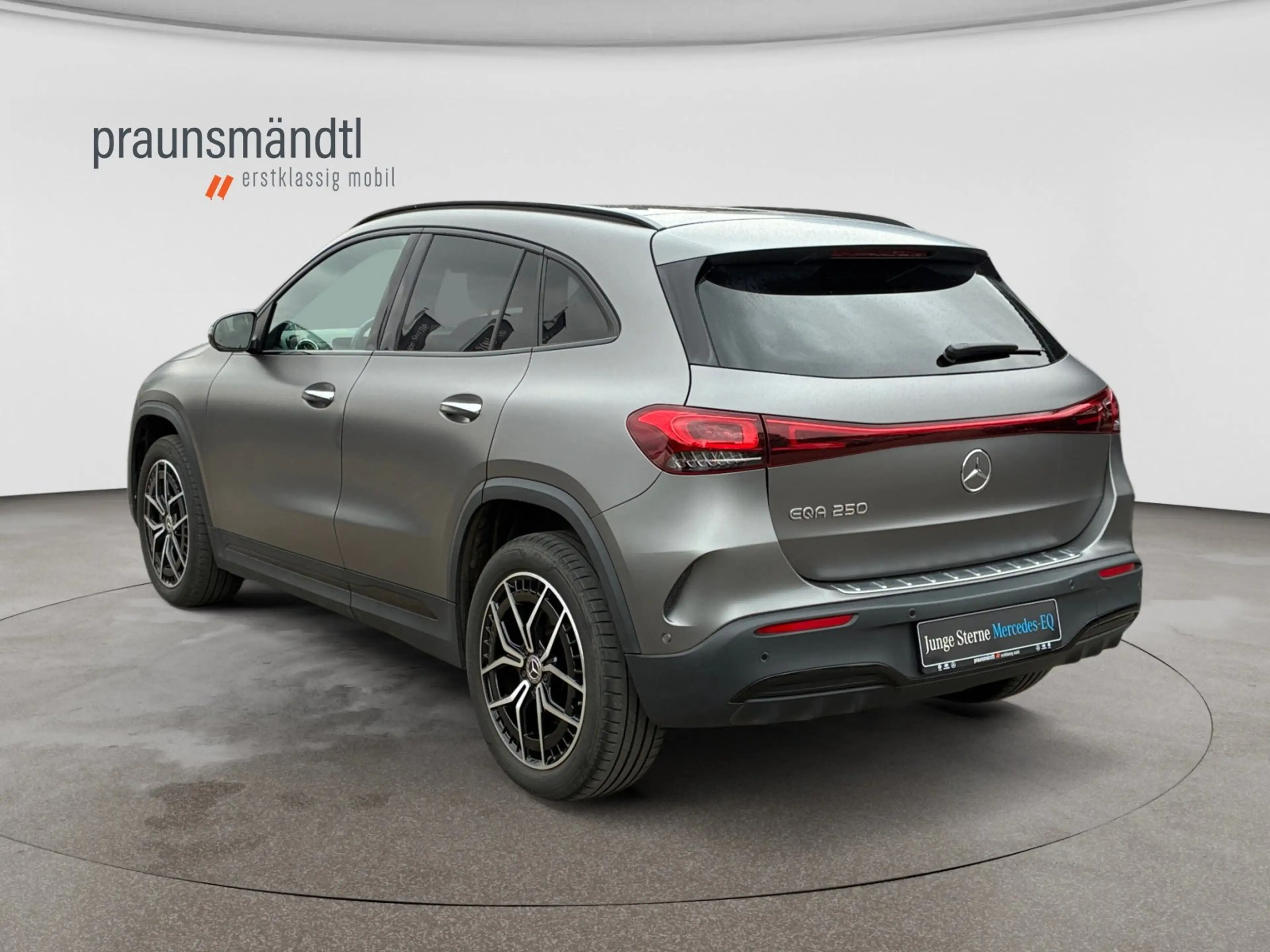 Mercedes-Benz EQA 250 AMG+Pano+AHK+360°+Keyless+Night+el.He+19 — photo 2