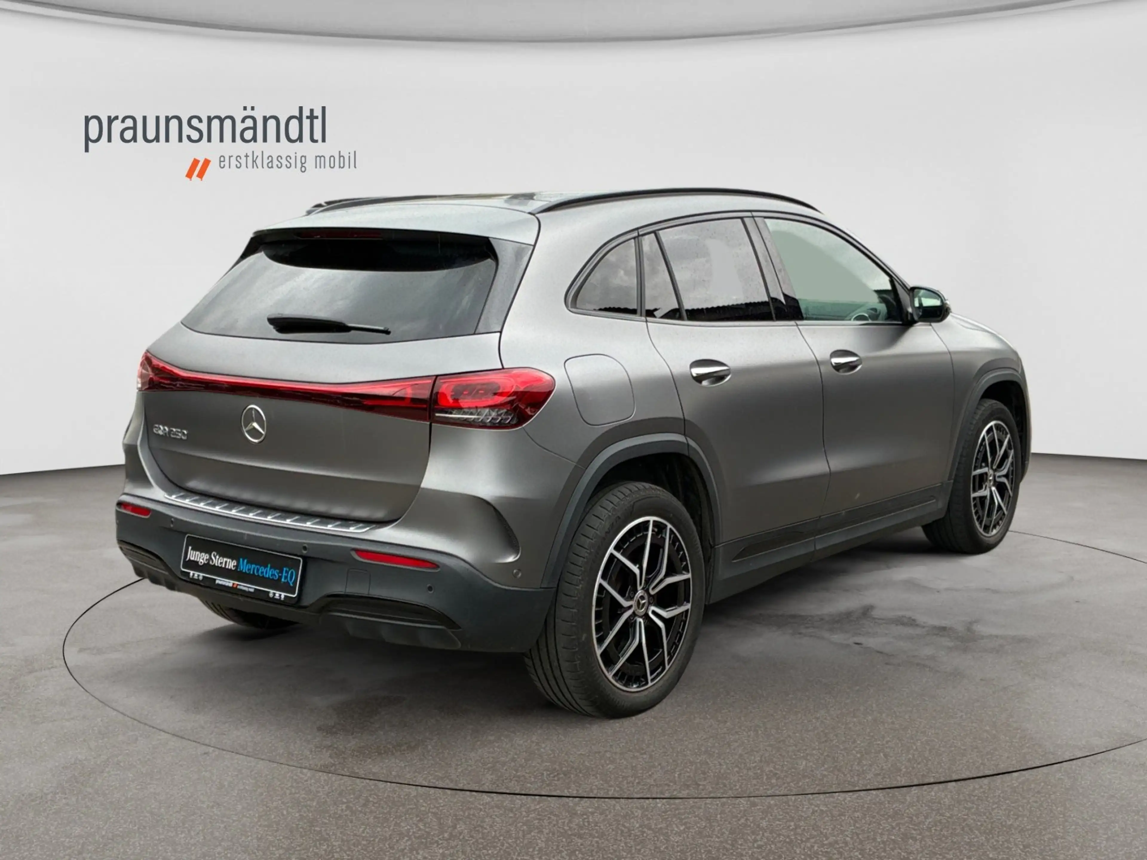 Mercedes-Benz EQA 250 AMG+Pano+AHK+360°+Keyless+Night+el.He+19 — photo 3