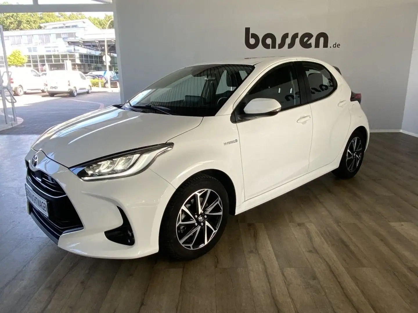 Toyota Yaris Hybrid 1.5 VVT-i Team Deutschland Bianco - 2