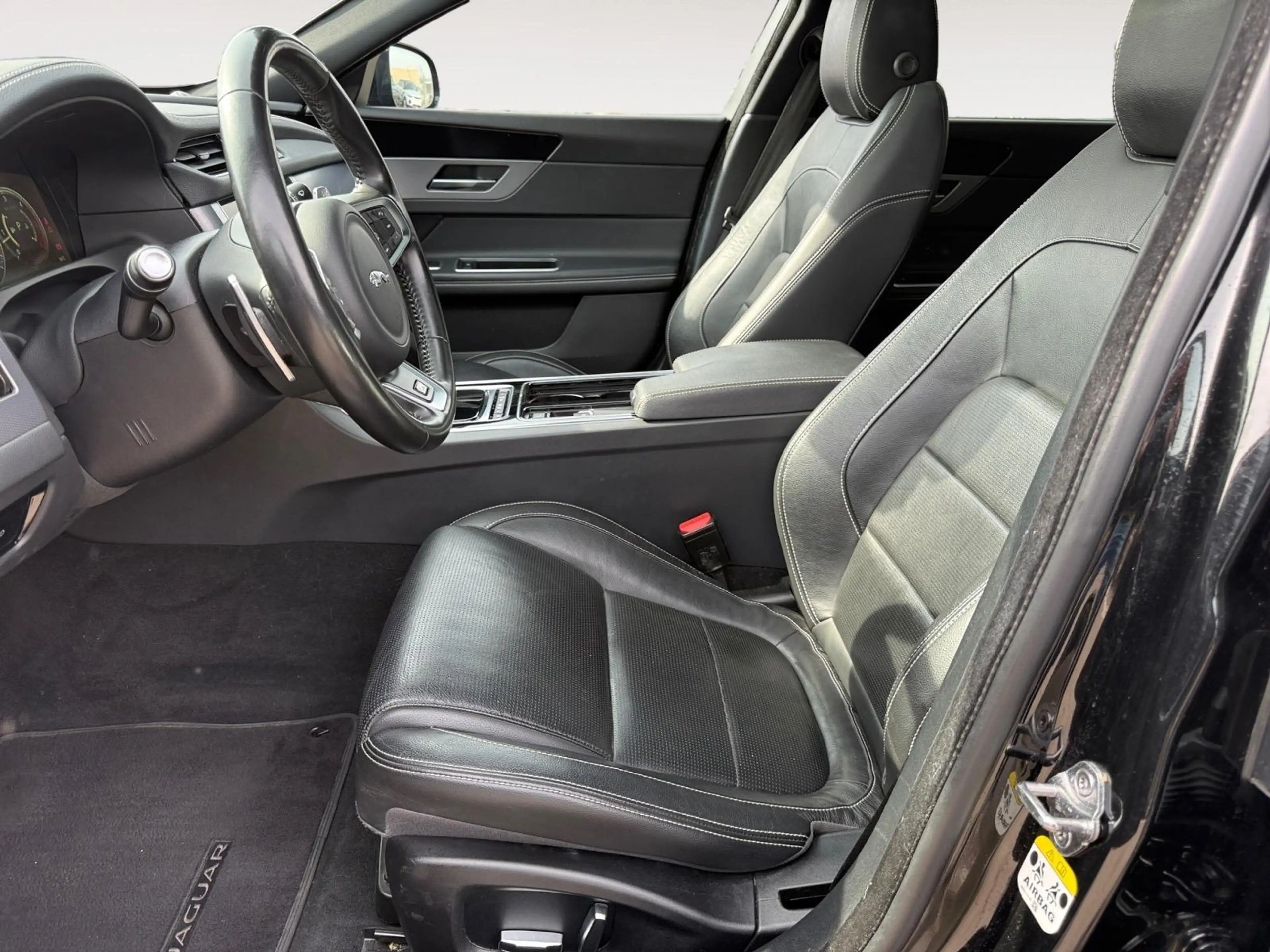 Jaguar XF R-Sport-2.0 163ch D — photo 13