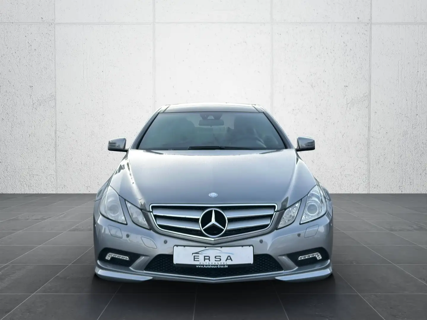 Mercedes-Benz E 250 CGI Coupe AMG-Line*Aut.*Panorama*Xenon* Silber - 2
