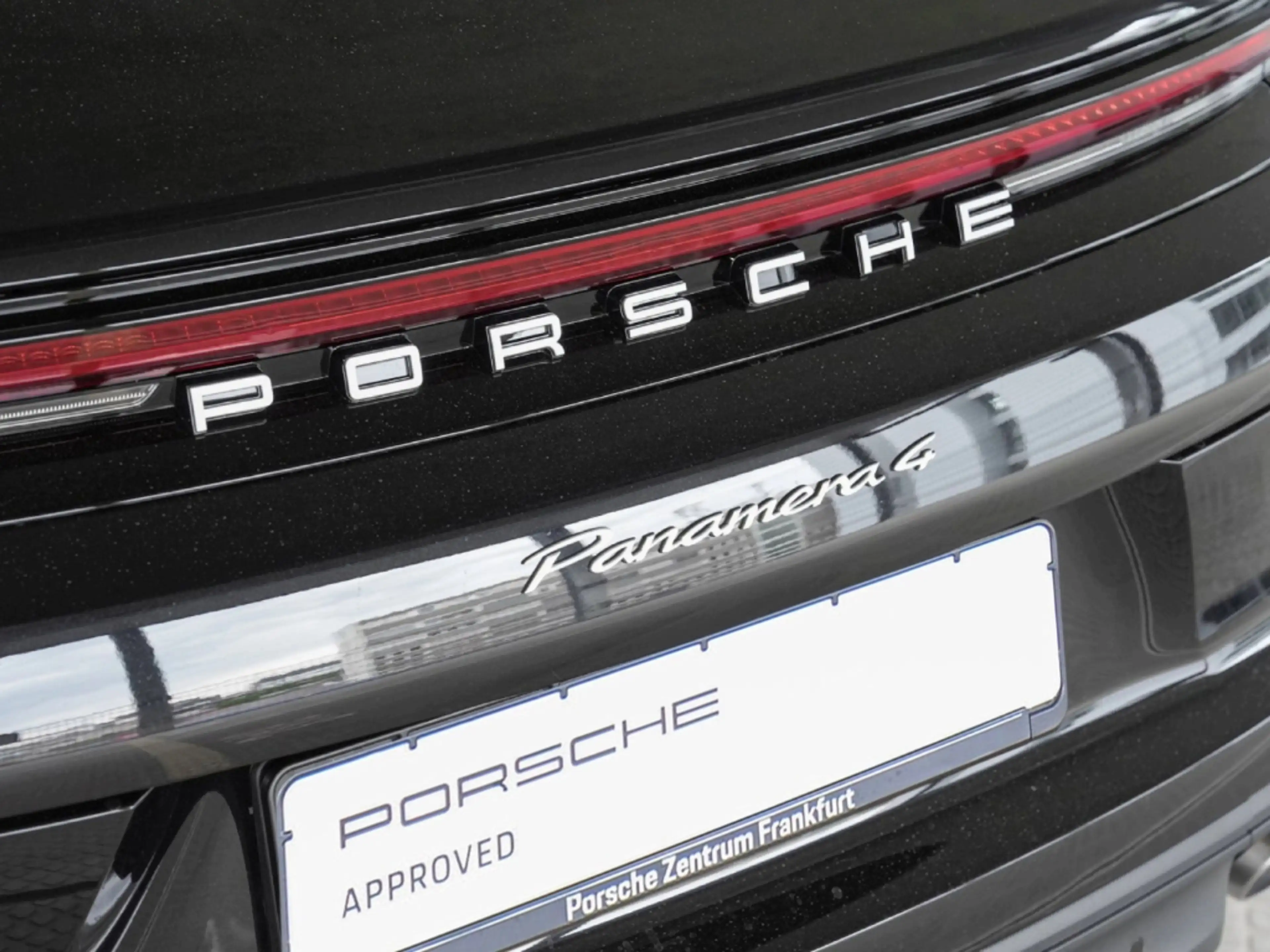 Porsche Panamera 4 — photo 12