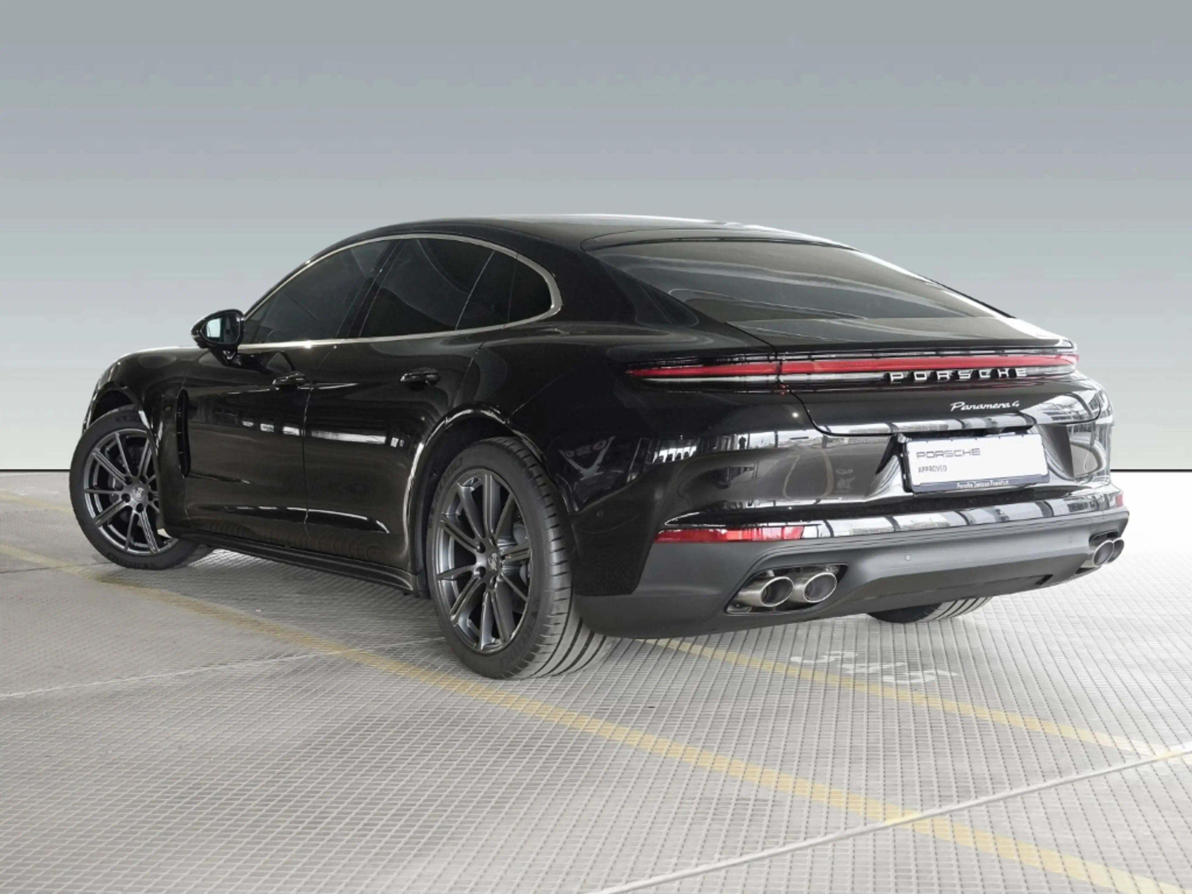 Porsche Panamera 4 — photo 3