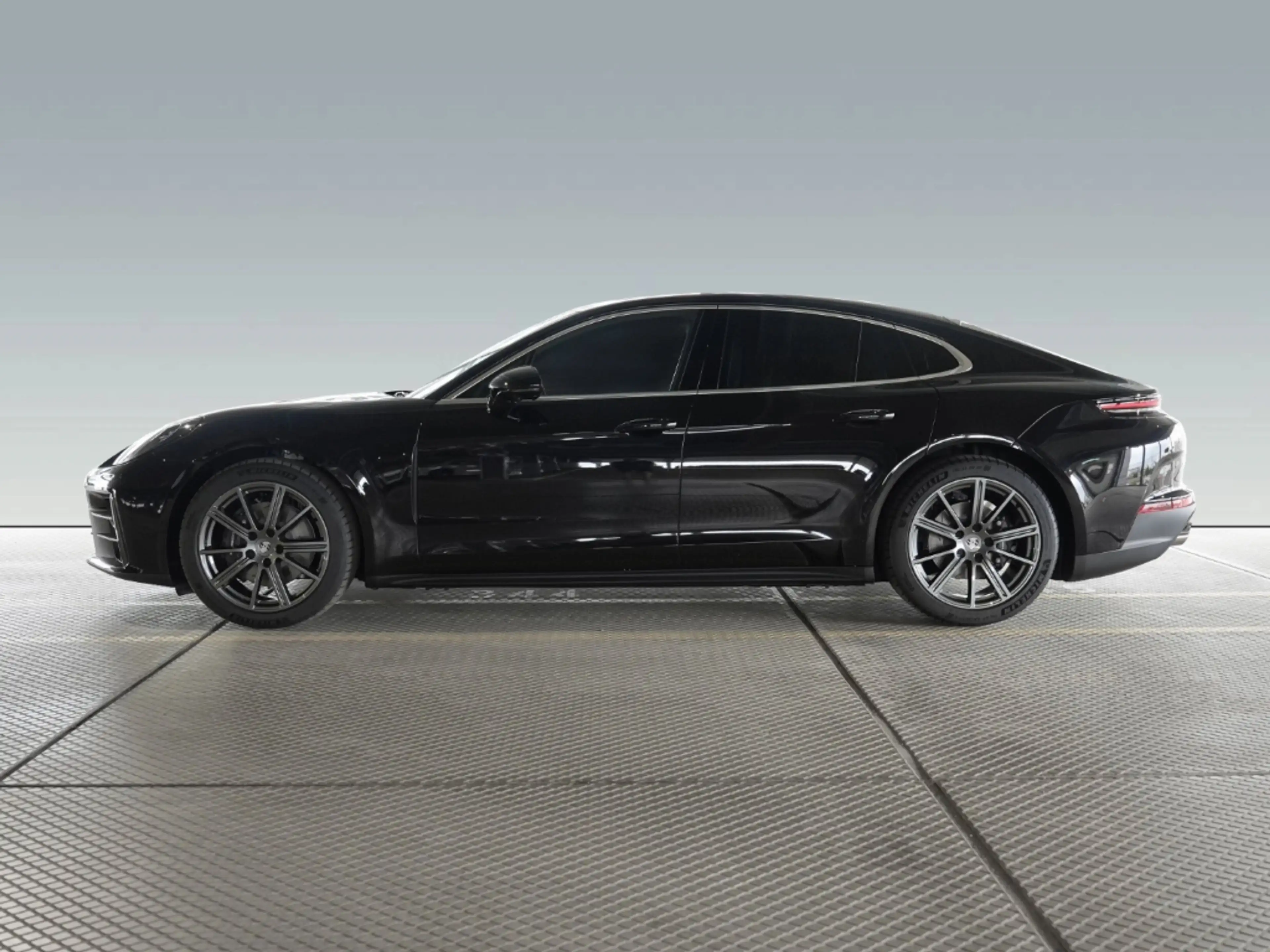 Porsche Panamera 4 — photo 2