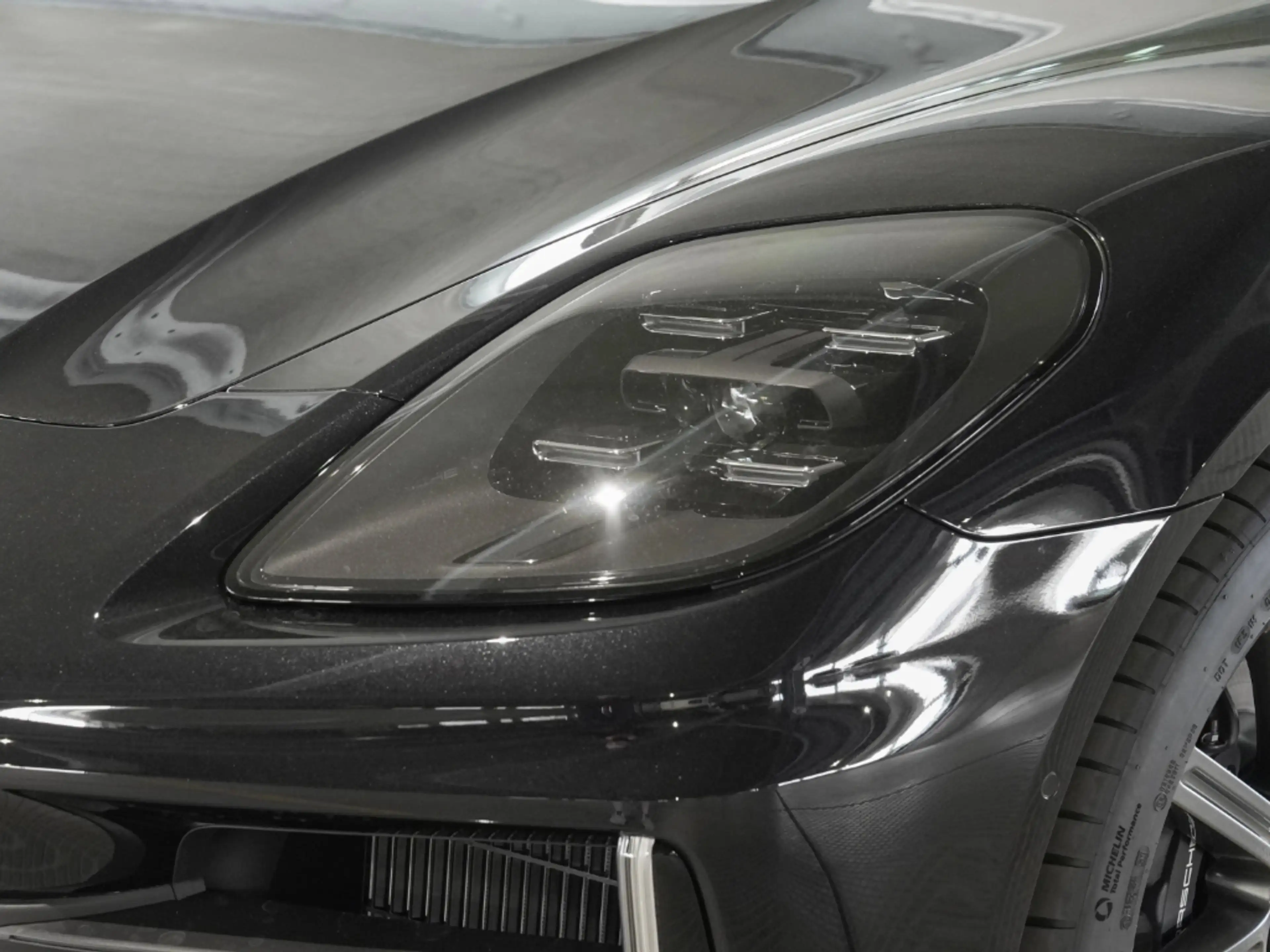 Porsche Panamera 4 — photo 10