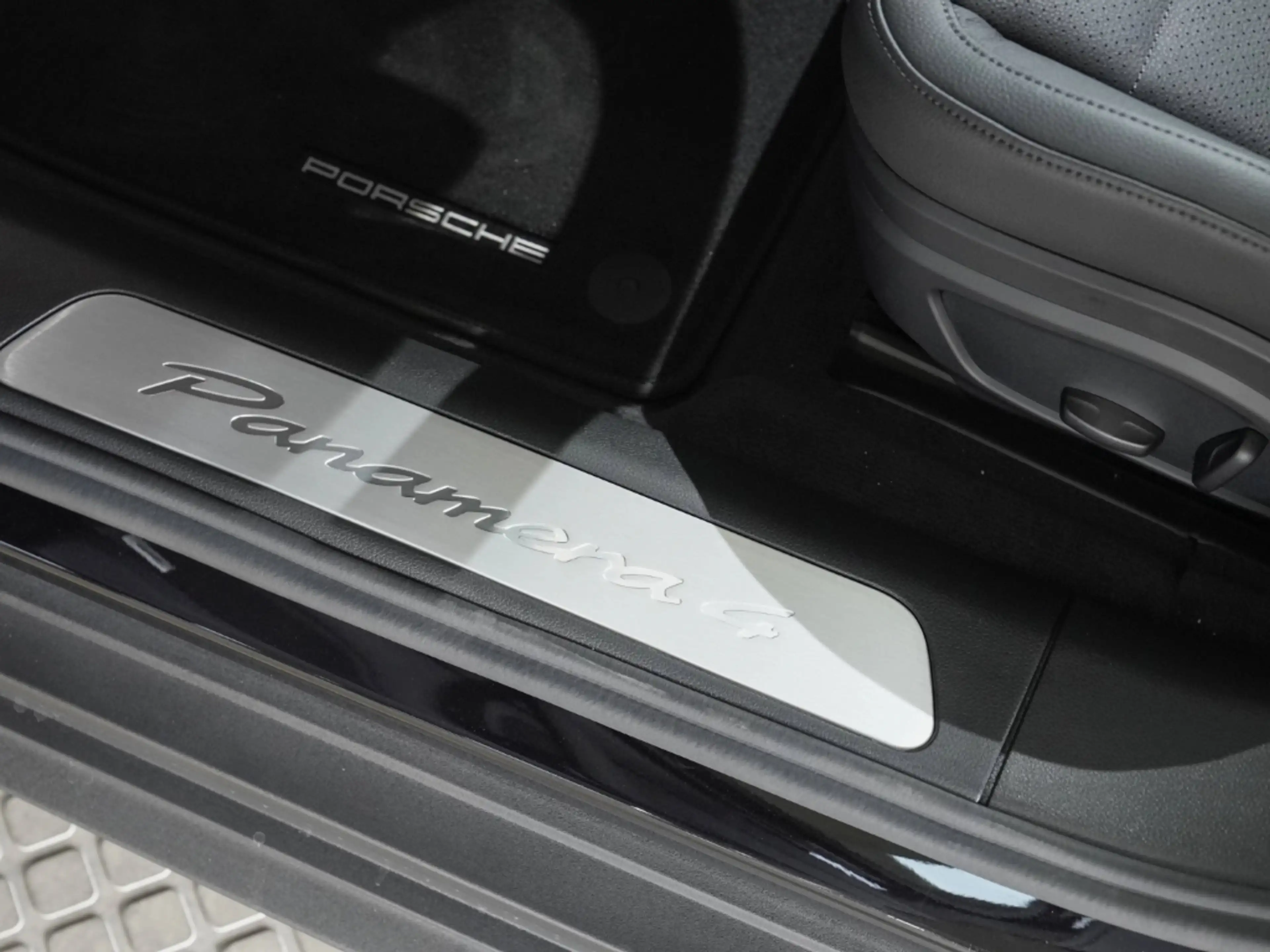 Porsche Panamera 4 — photo 11