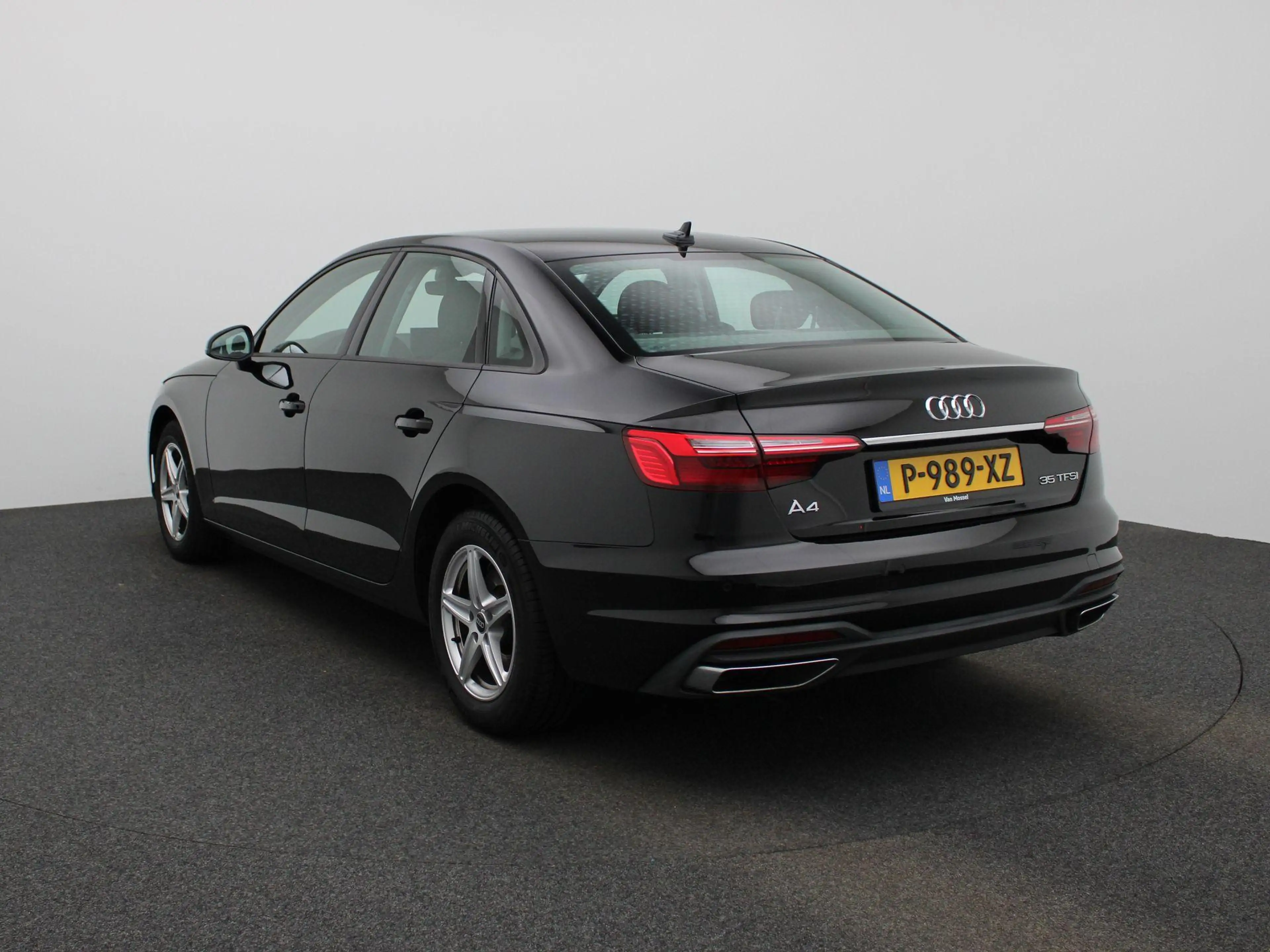 Audi A4 Limousine 35 TFSI Pro Line — photo 2