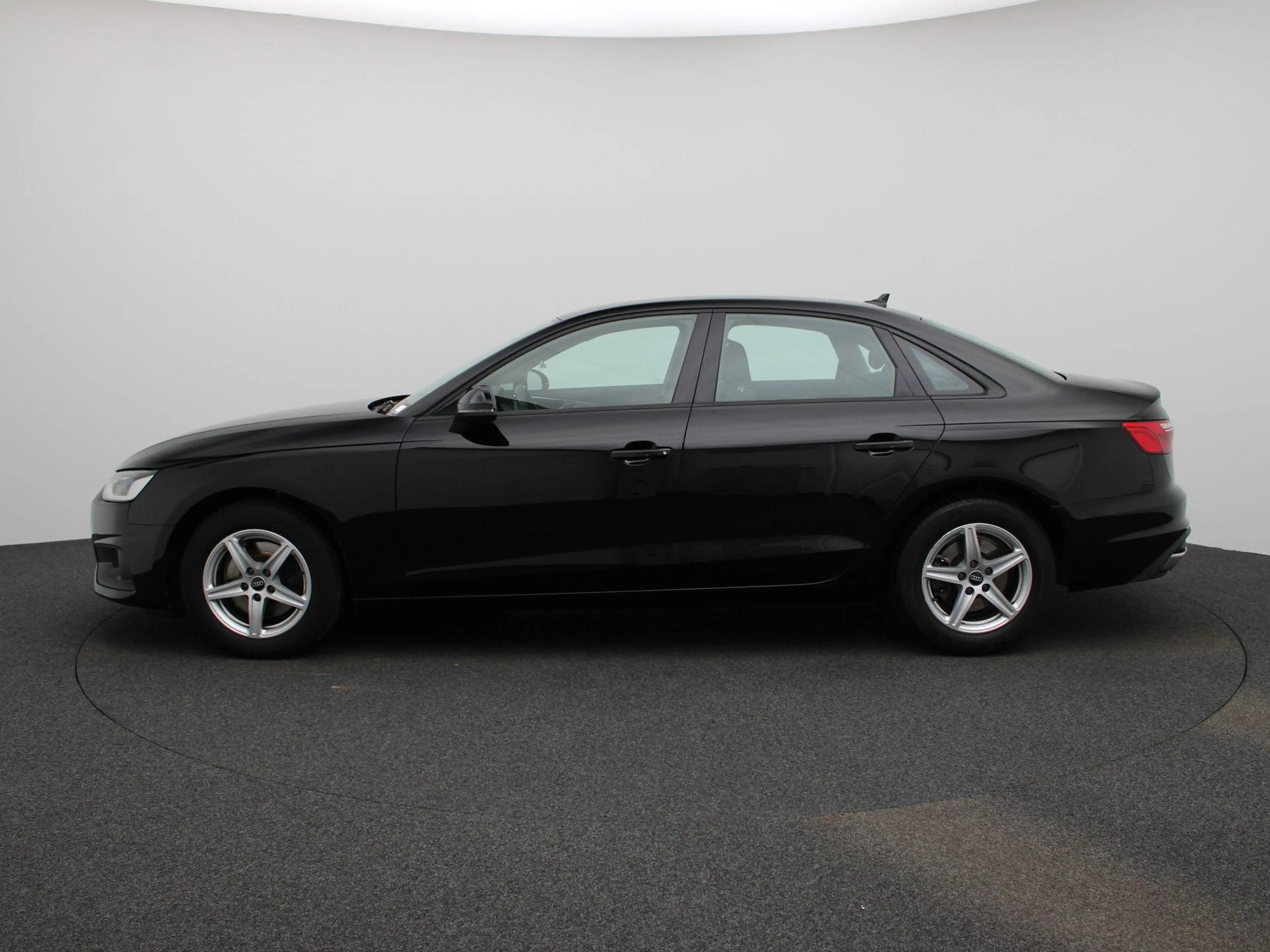 Audi A4 Limousine 35 TFSI Pro Line — photo 4