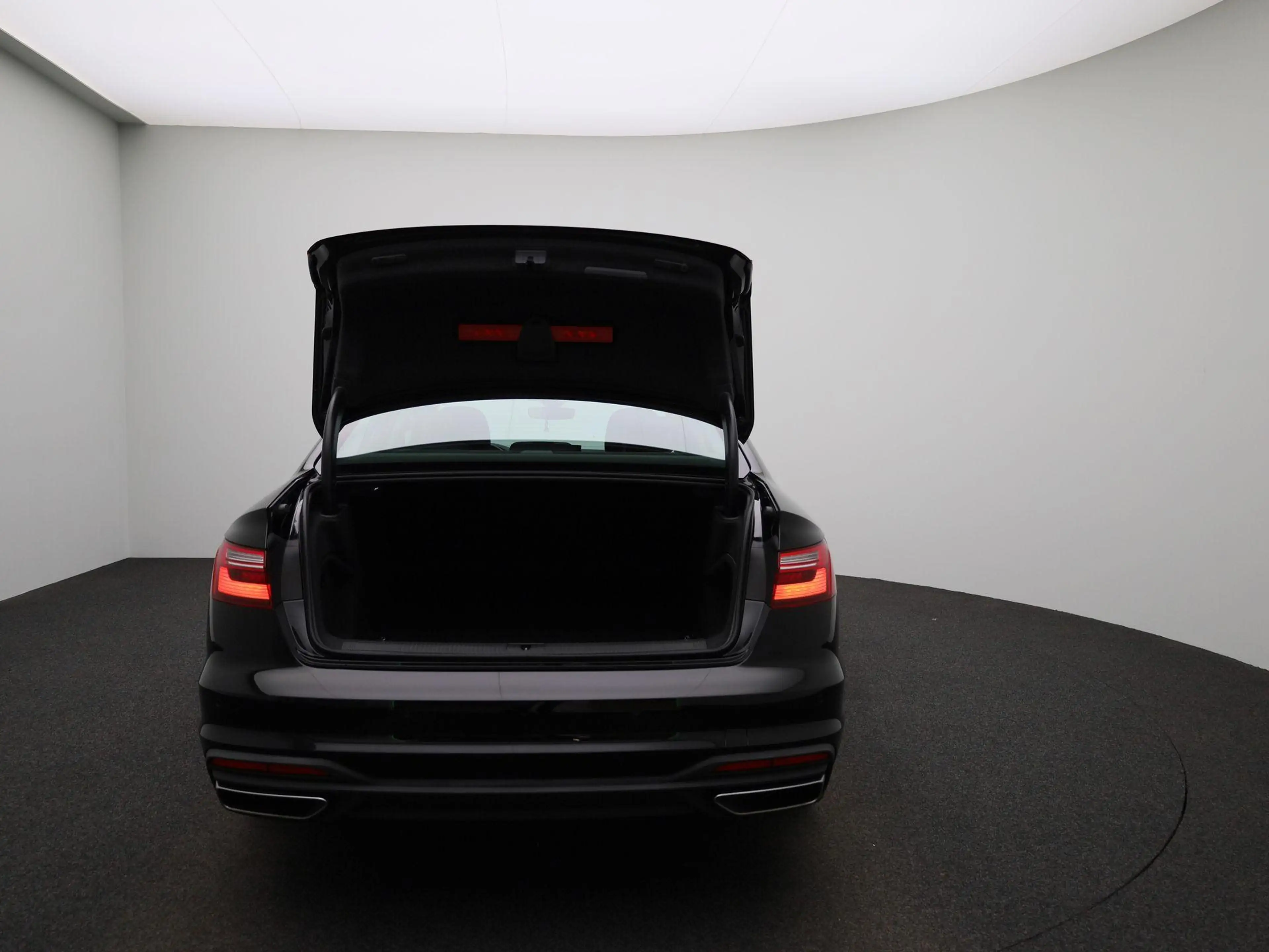 Audi A4 Limousine 35 TFSI Pro Line — photo 11