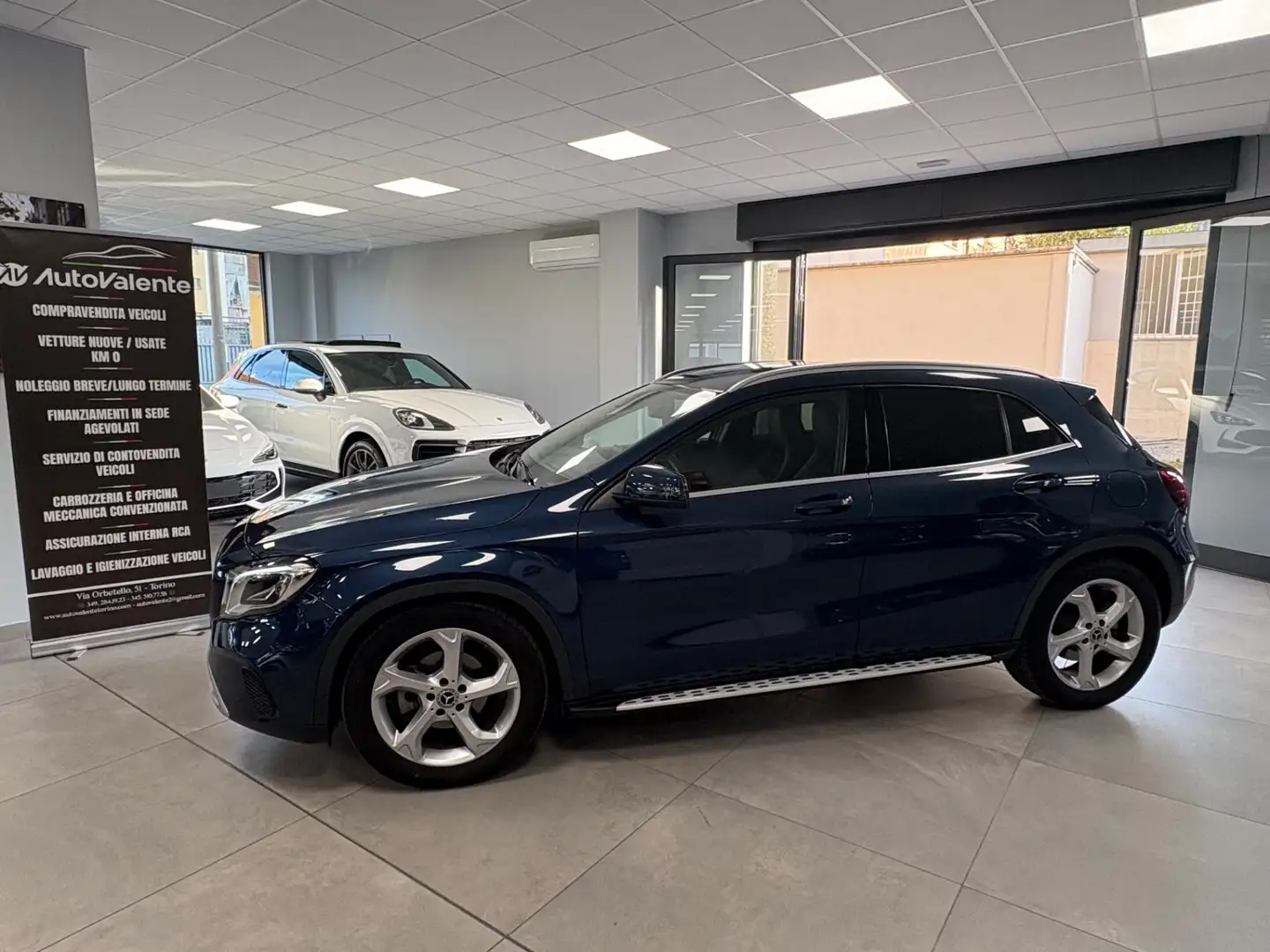 Mercedes-Benz GLA 180 GLA 180 Sport Blau - 1