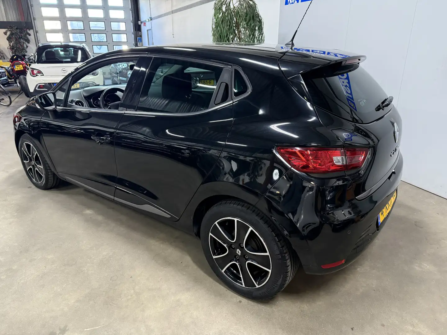 Renault Clio 0.9 TCe ECO Night&Day Schwarz - 2