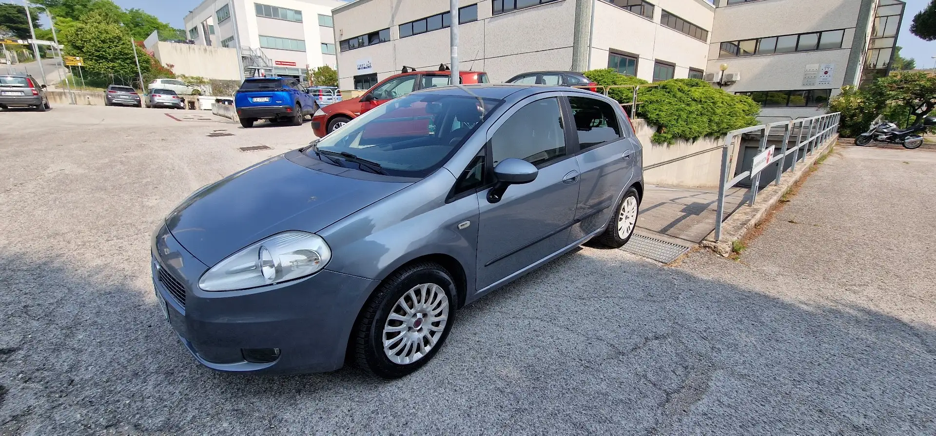 Fiat Grande Punto 5p 1.3 mjt 16v Dynamic c/esp 75cv - 2